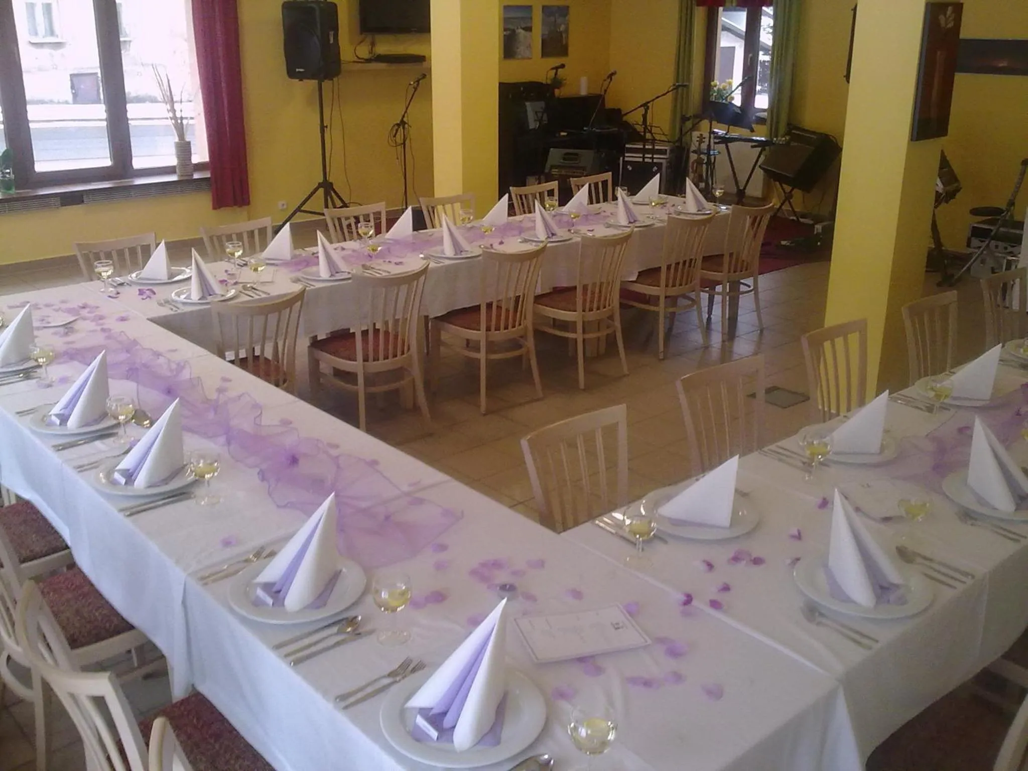 Restaurant/places to eat in Hotel Petra