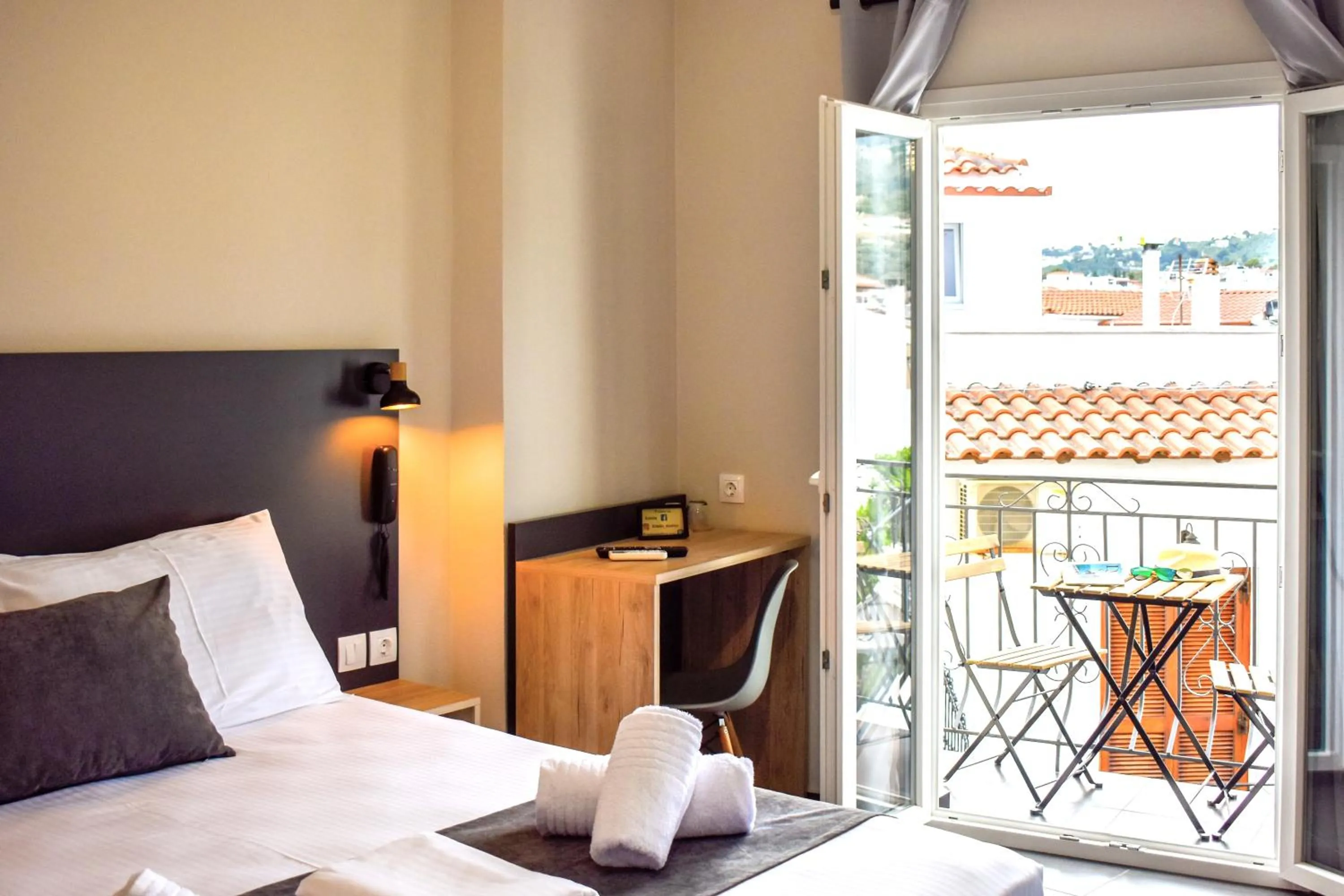 Photo of the whole room in Entelia