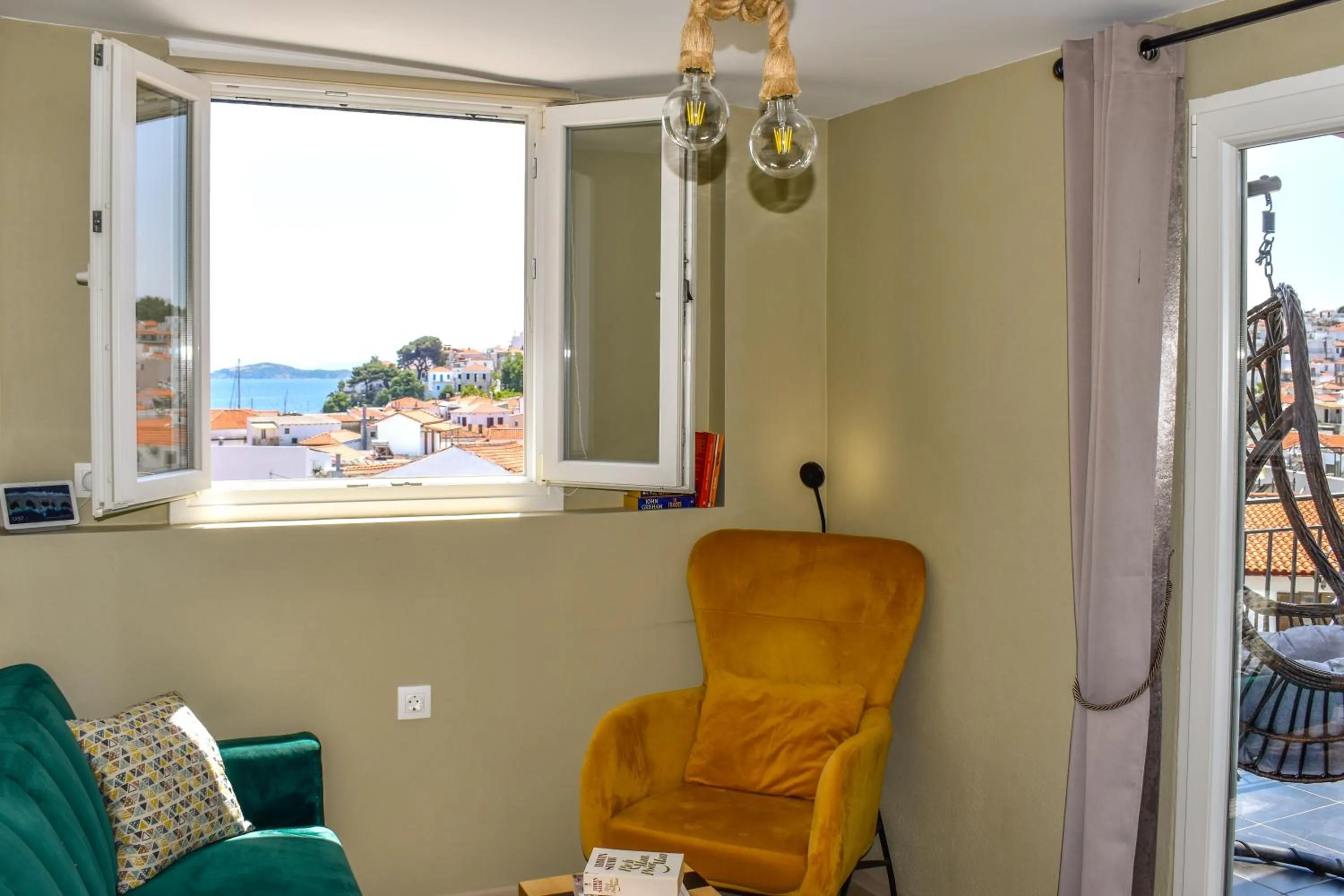 Seating area in Entelia