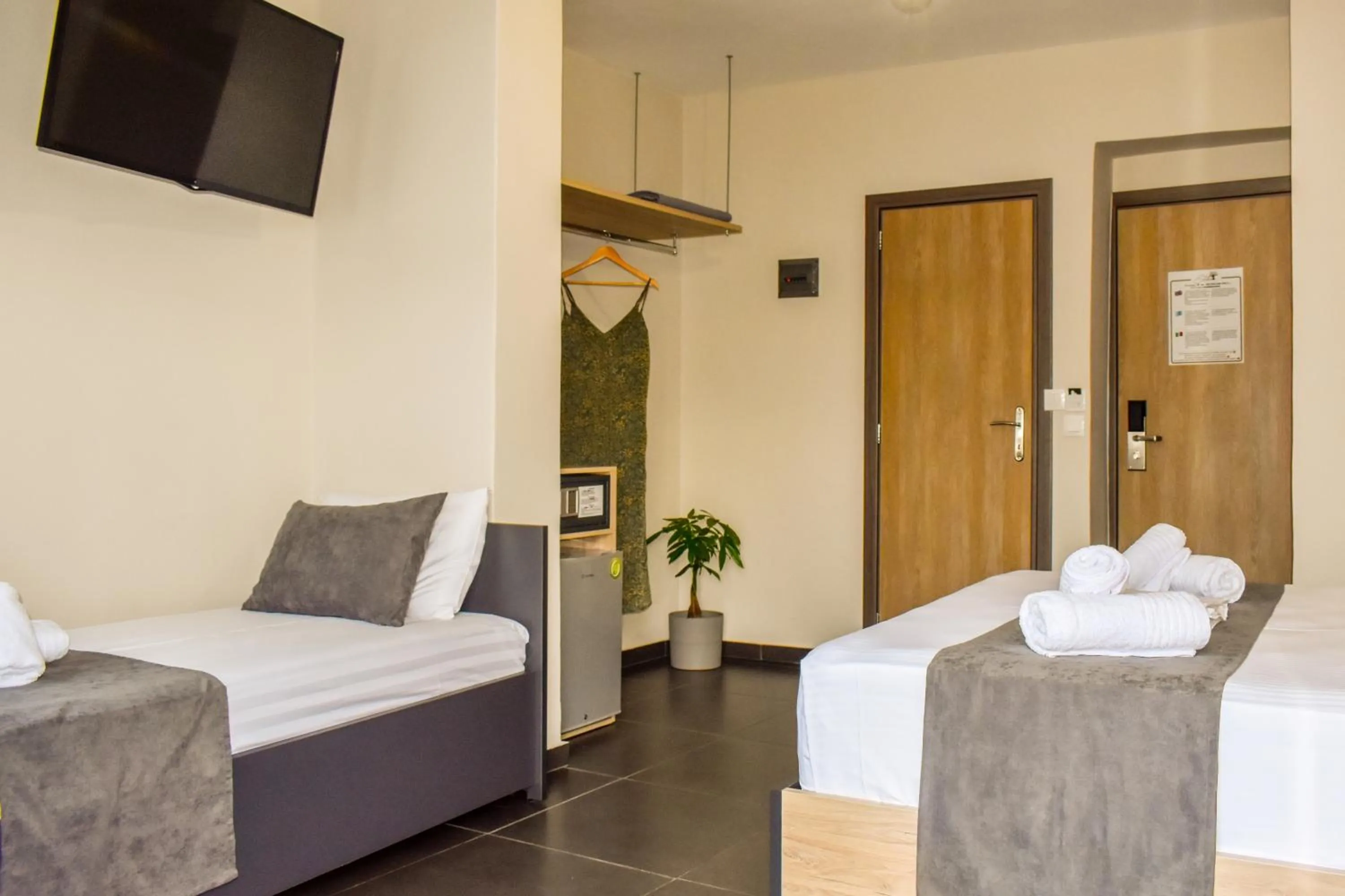 Photo of the whole room in Entelia