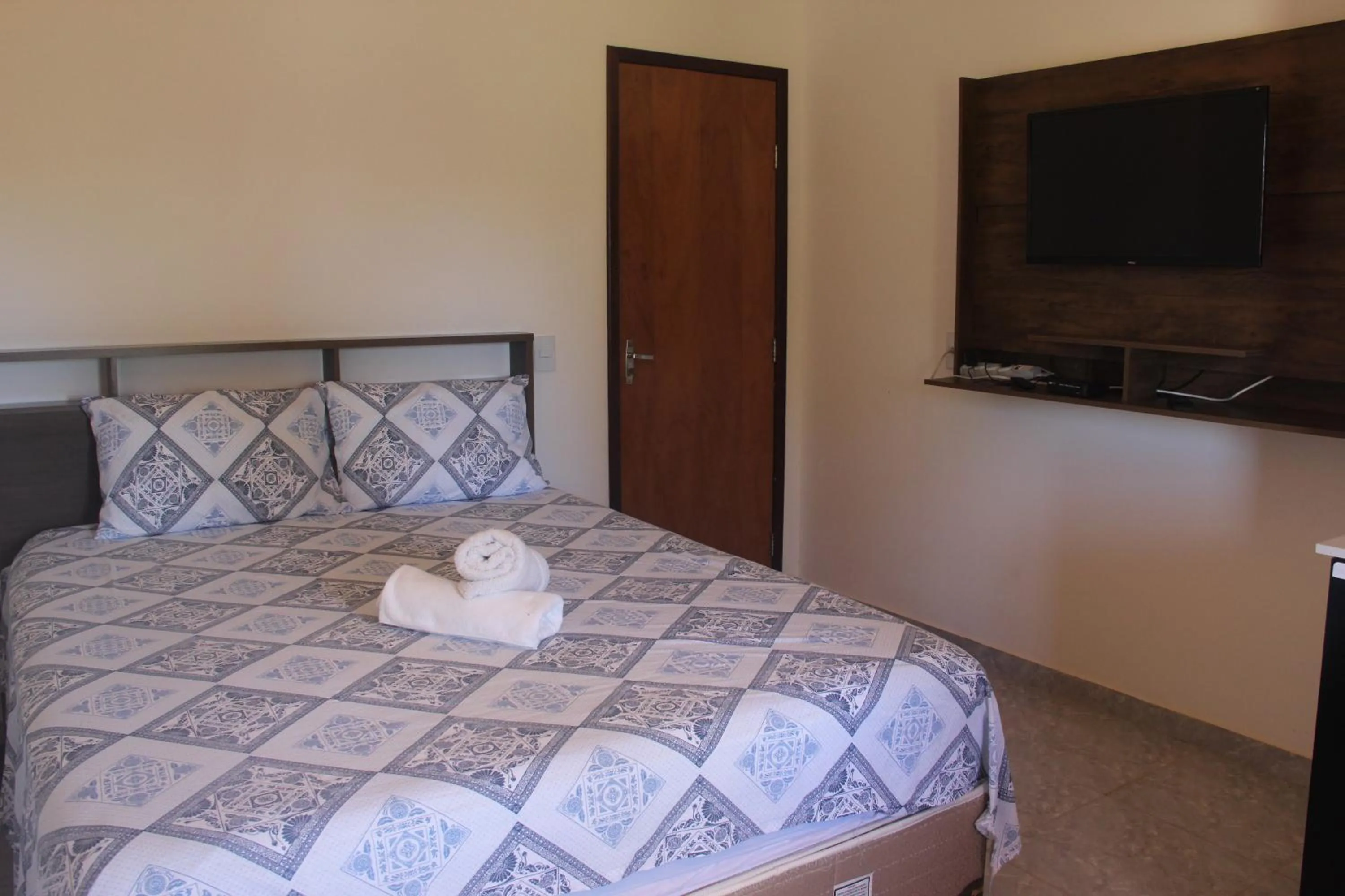 Bed in Flat's Portal do Sol-SMG