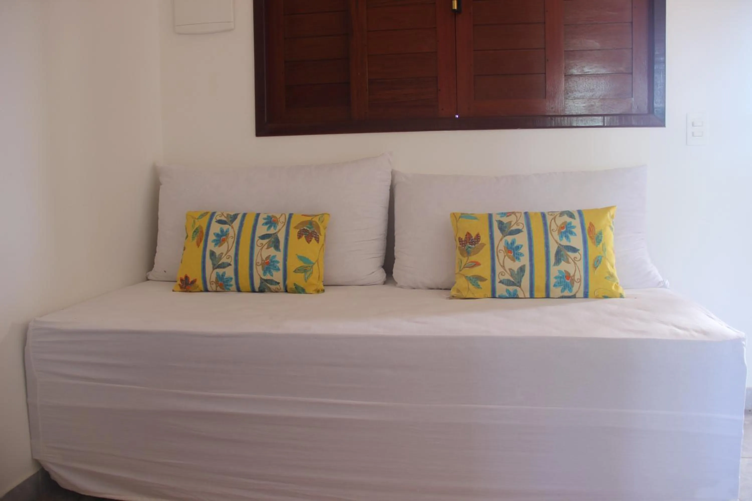 Communal lounge/ TV room, Bed in Flat's Portal do Sol-SMG