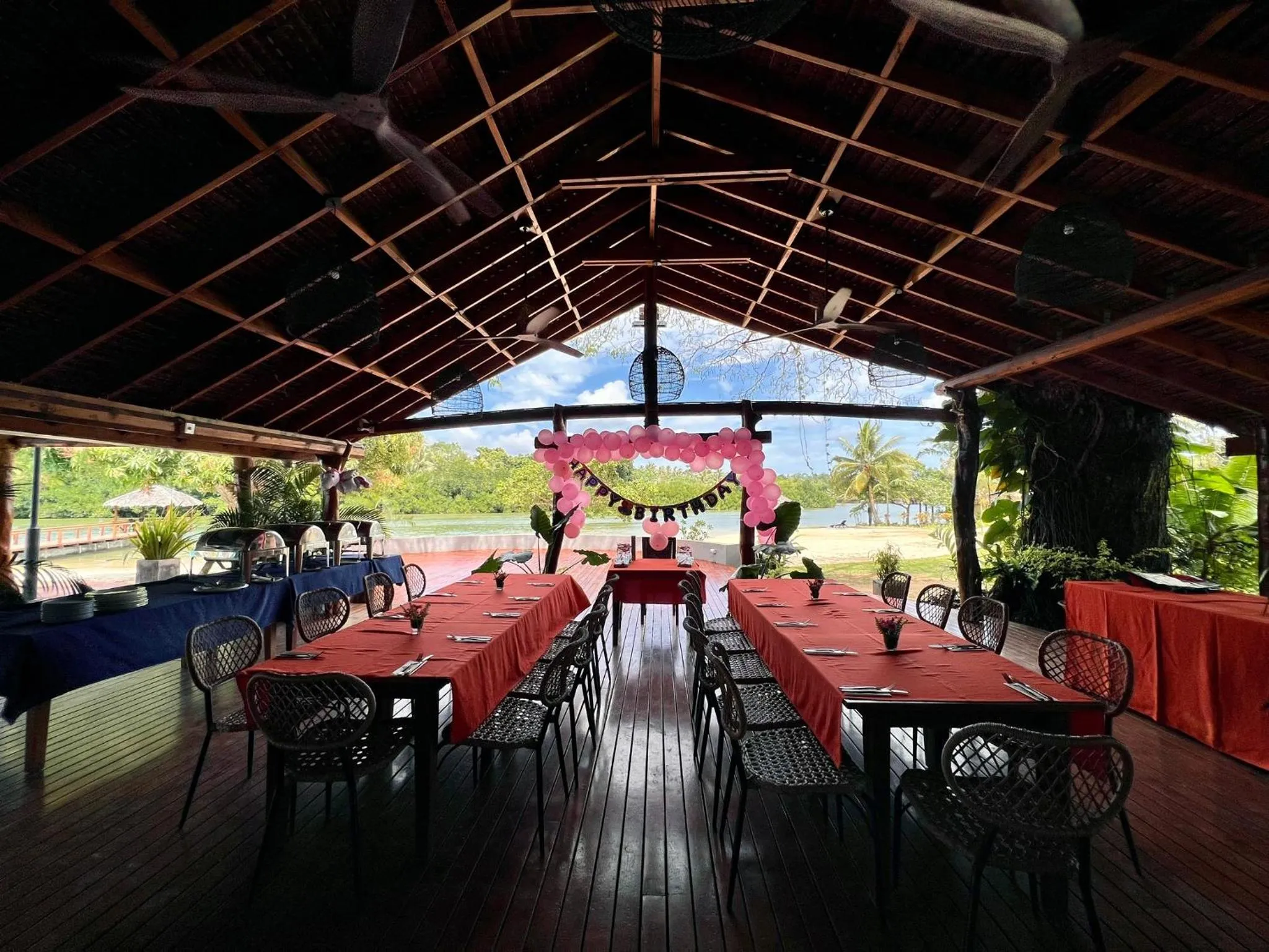 Restaurant/places to eat in MG Cocomo Resort Vanuatu