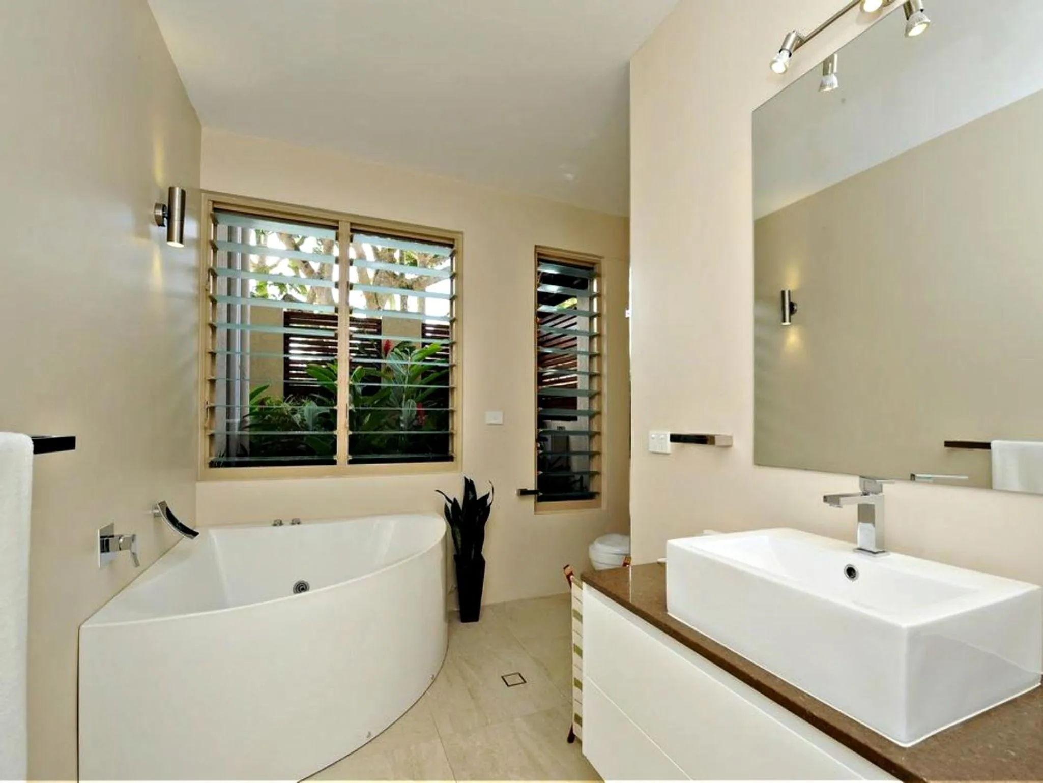 Bathroom in MG Cocomo Resort Vanuatu