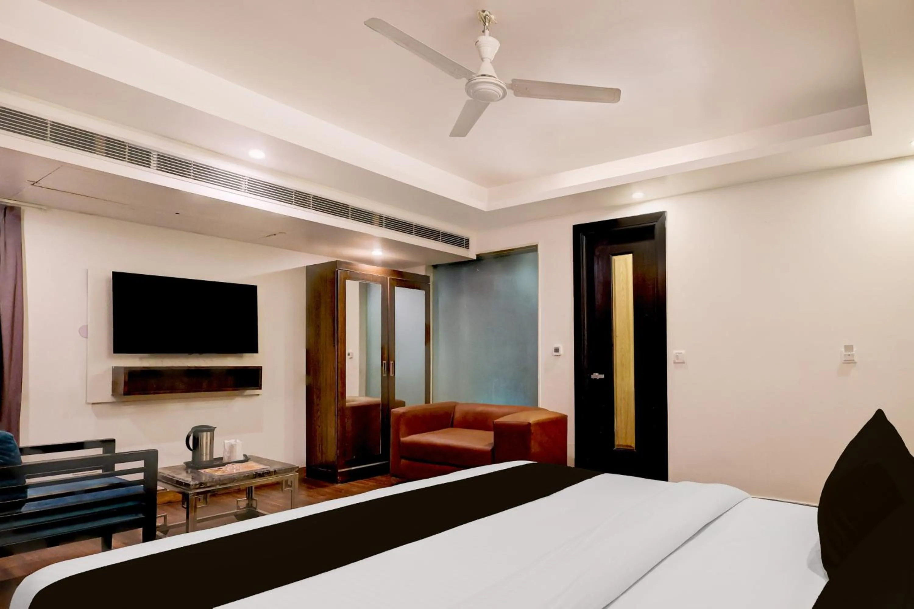 Bedroom, Bed in Super Townhouse Oak New Delhi Central Railway Junction Formerly Uppal International