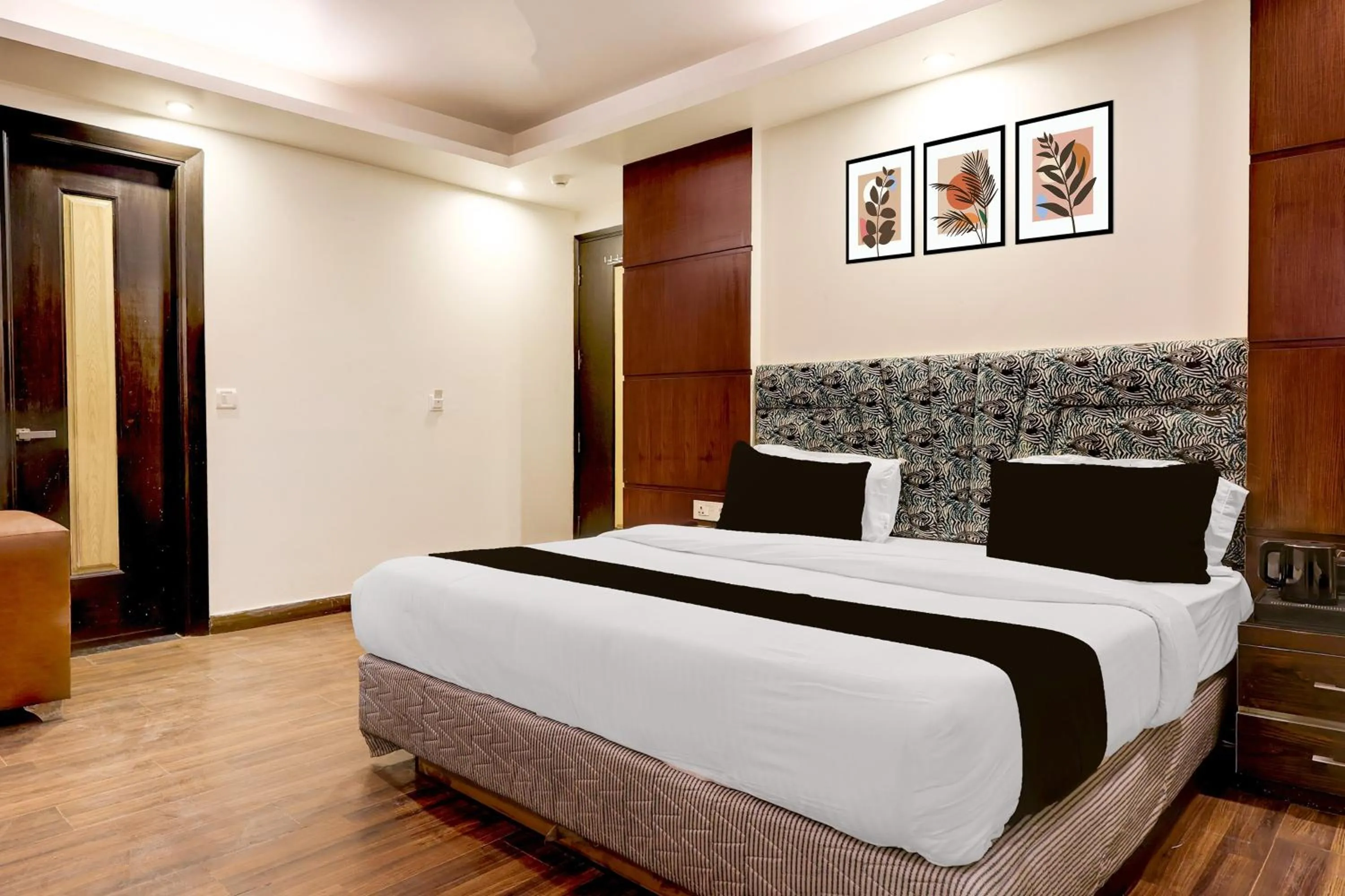 Bedroom, Bed in Super Townhouse Oak New Delhi Central Railway Junction Formerly Uppal International
