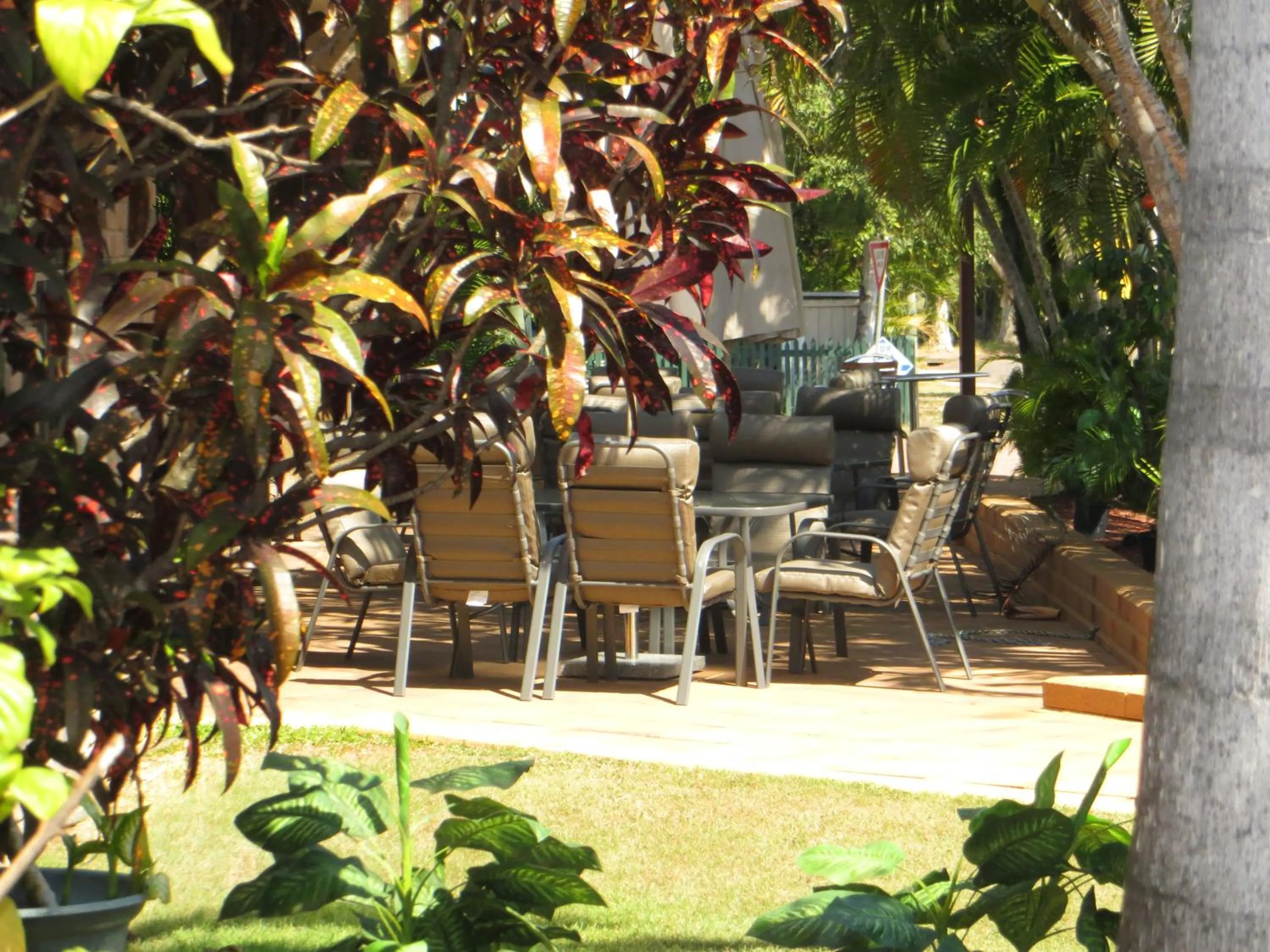 Restaurant/places to eat in Cattleman's Rest Motor Inn