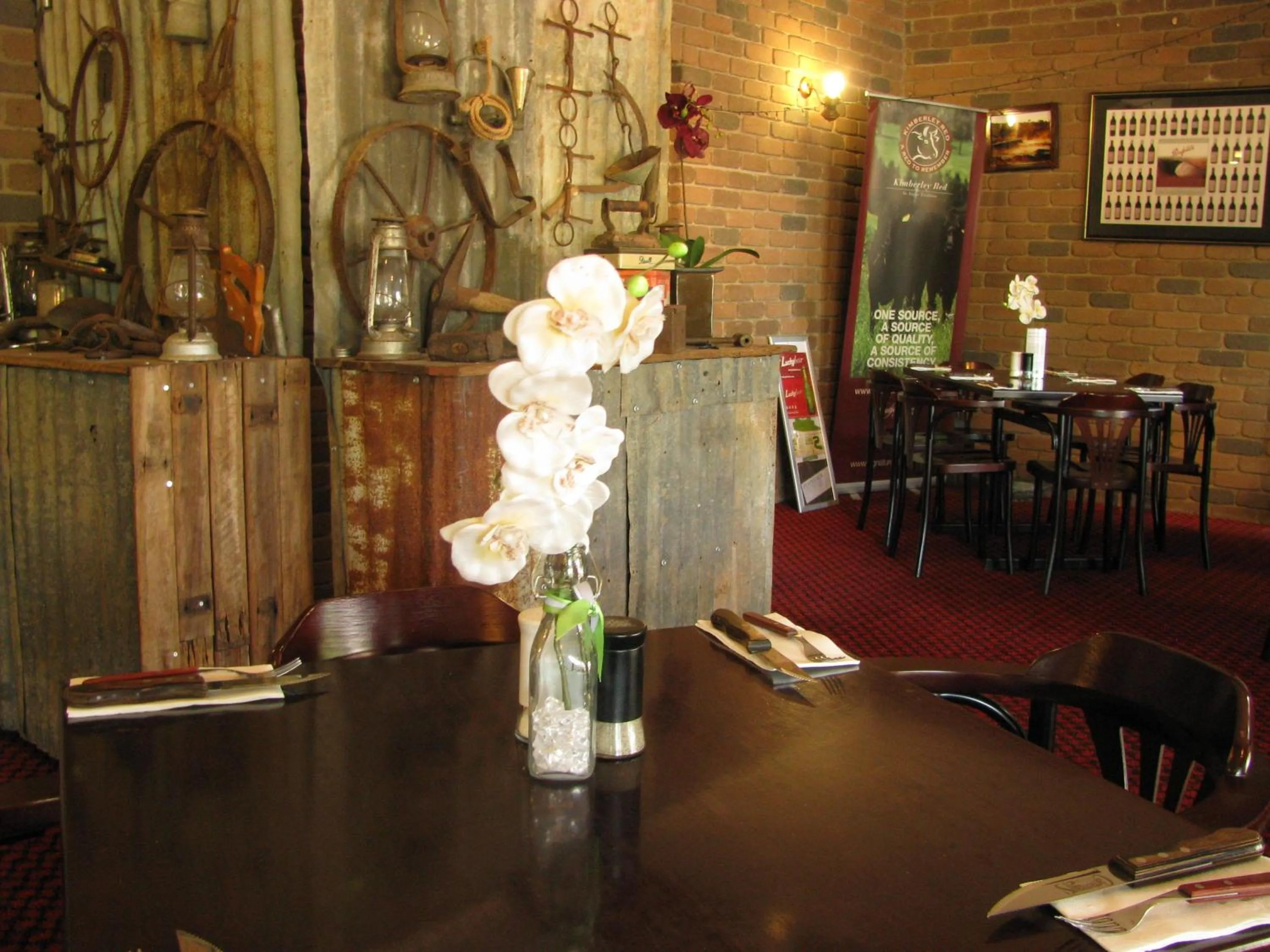 Restaurant/places to eat in Cattleman's Rest Motor Inn