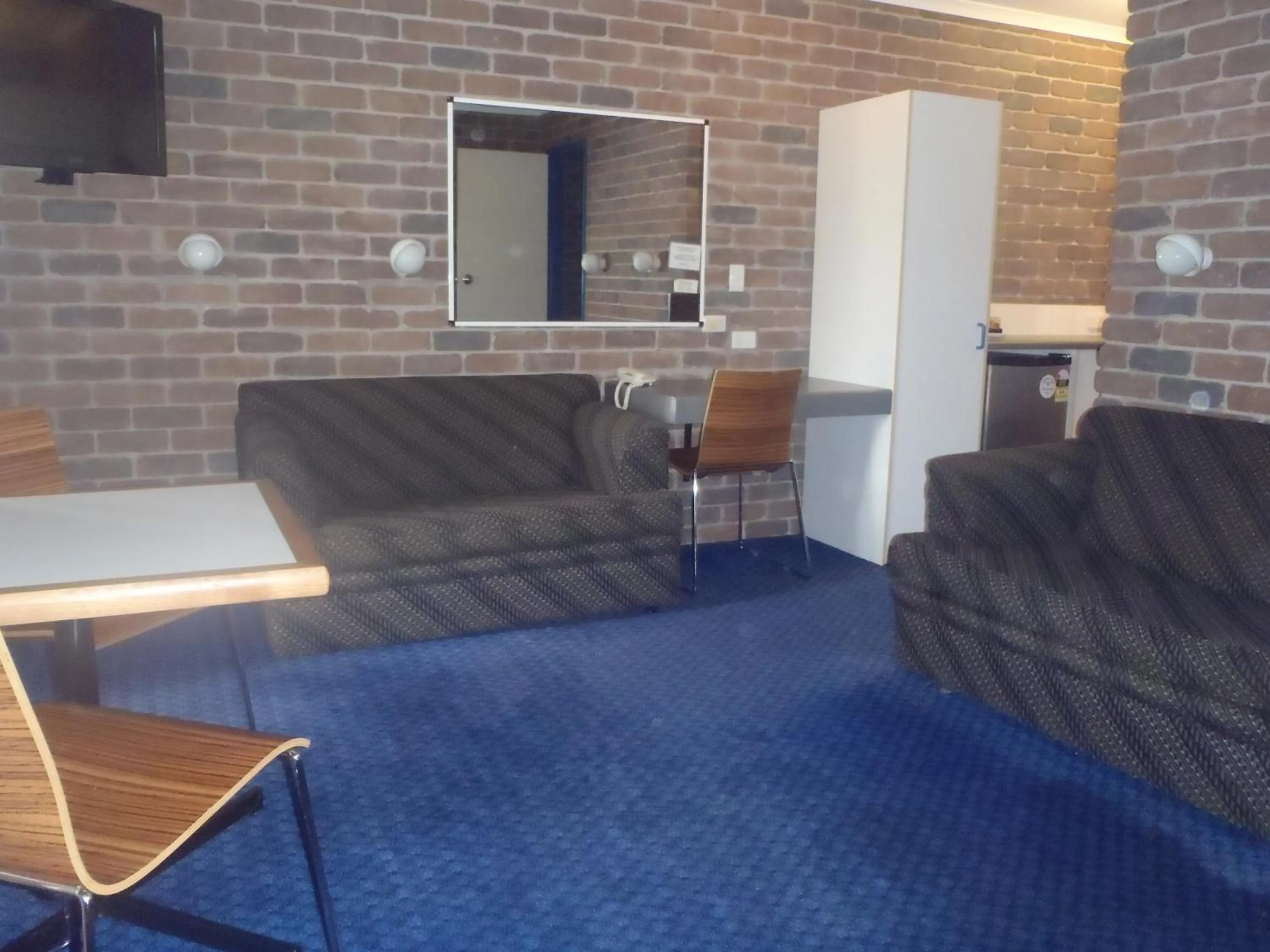 Seating area in Cattleman's Rest Motor Inn