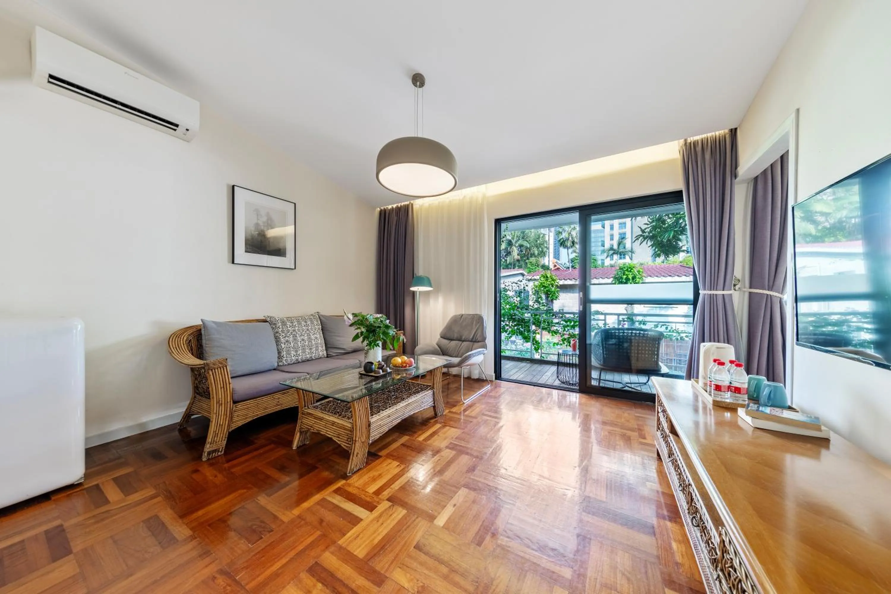 furniture in 6號花園別墅酒店 Shenzhen No'6 Garden Villa --French Window with garden view,Close to Sea World &Shekou Ferry Port &K11 Ecoast &Subway Nearby ,Offer Western food and coffee &English speaking with tour services