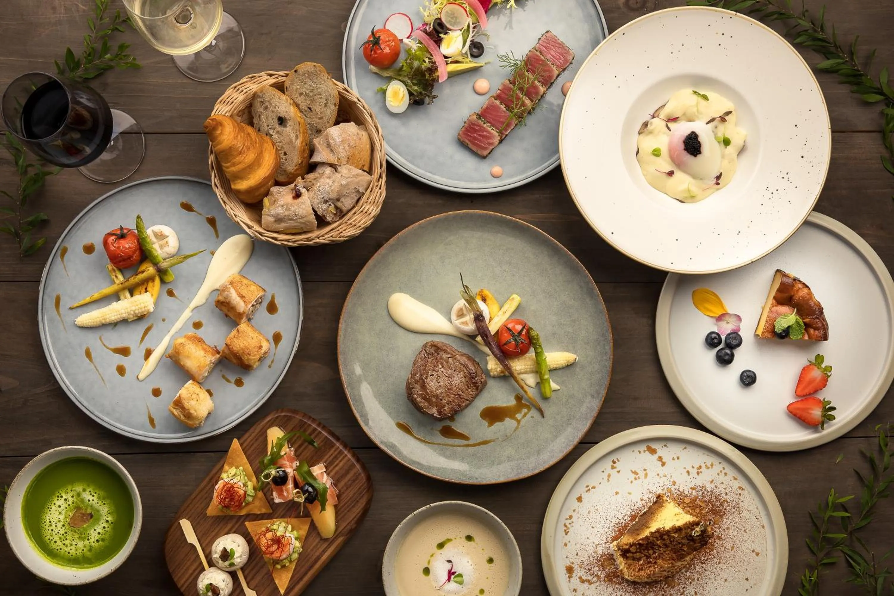 Food and drinks in 6號花園別墅酒店 Shenzhen No'6 Garden Villa --French Window with garden view,Close to Sea World &Shekou Ferry Port &K11 Ecoast &Subway Nearby ,Offer Western food and coffee &English speaking with tour services