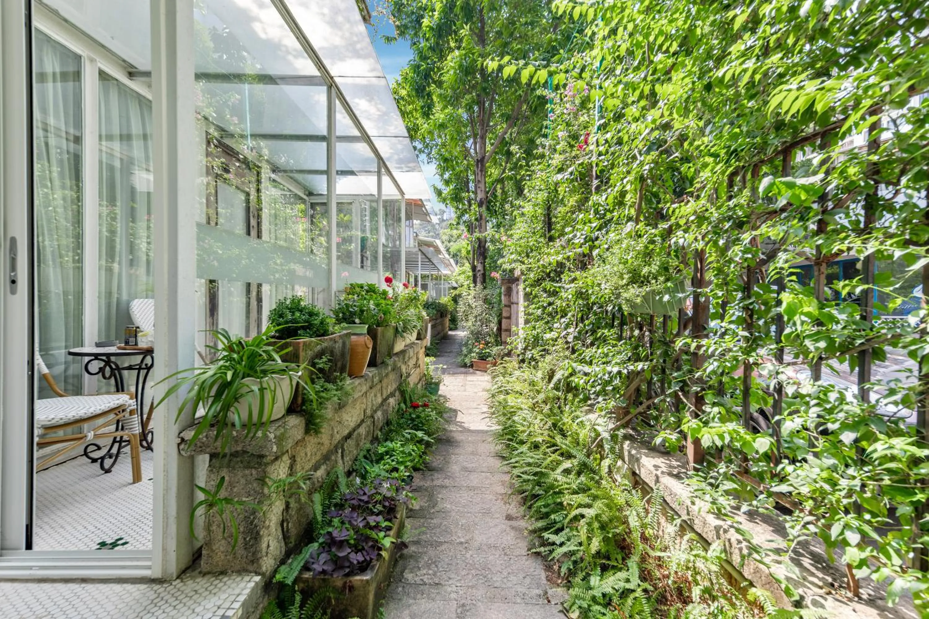 Day in 6號花園別墅酒店 Shenzhen No'6 Garden Villa --French Window with garden view,Close to Sea World &Shekou Ferry Port &K11 Ecoast &Subway Nearby ,Offer Western food and coffee &English speaking with tour services