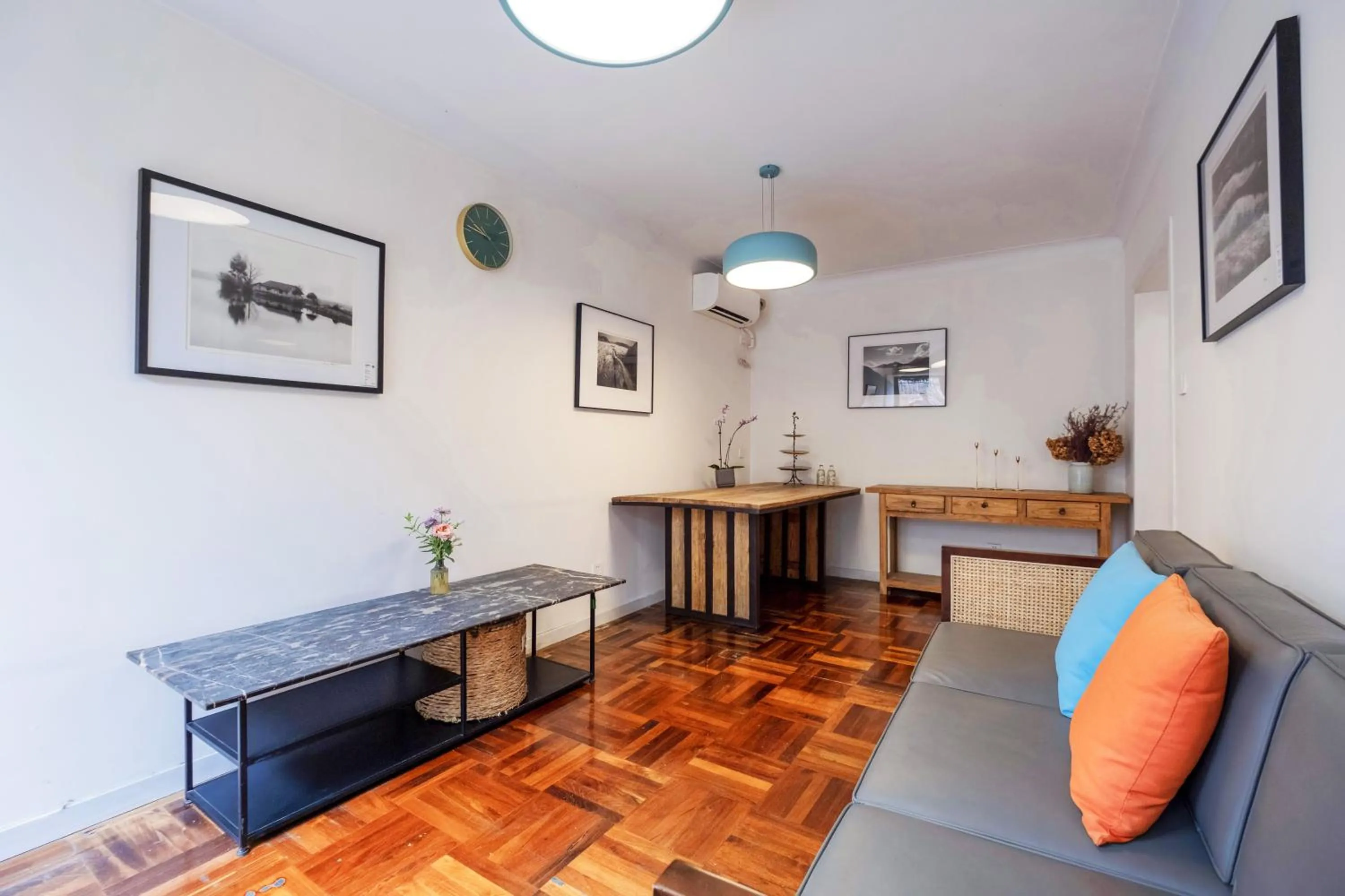 Living room in 6號花園別墅酒店 Shenzhen No'6 Garden Villa --French Window with garden view,Close to Sea World &Shekou Ferry Port &K11 Ecoast &Subway Nearby ,Offer Western food and coffee &English speaking with tour services