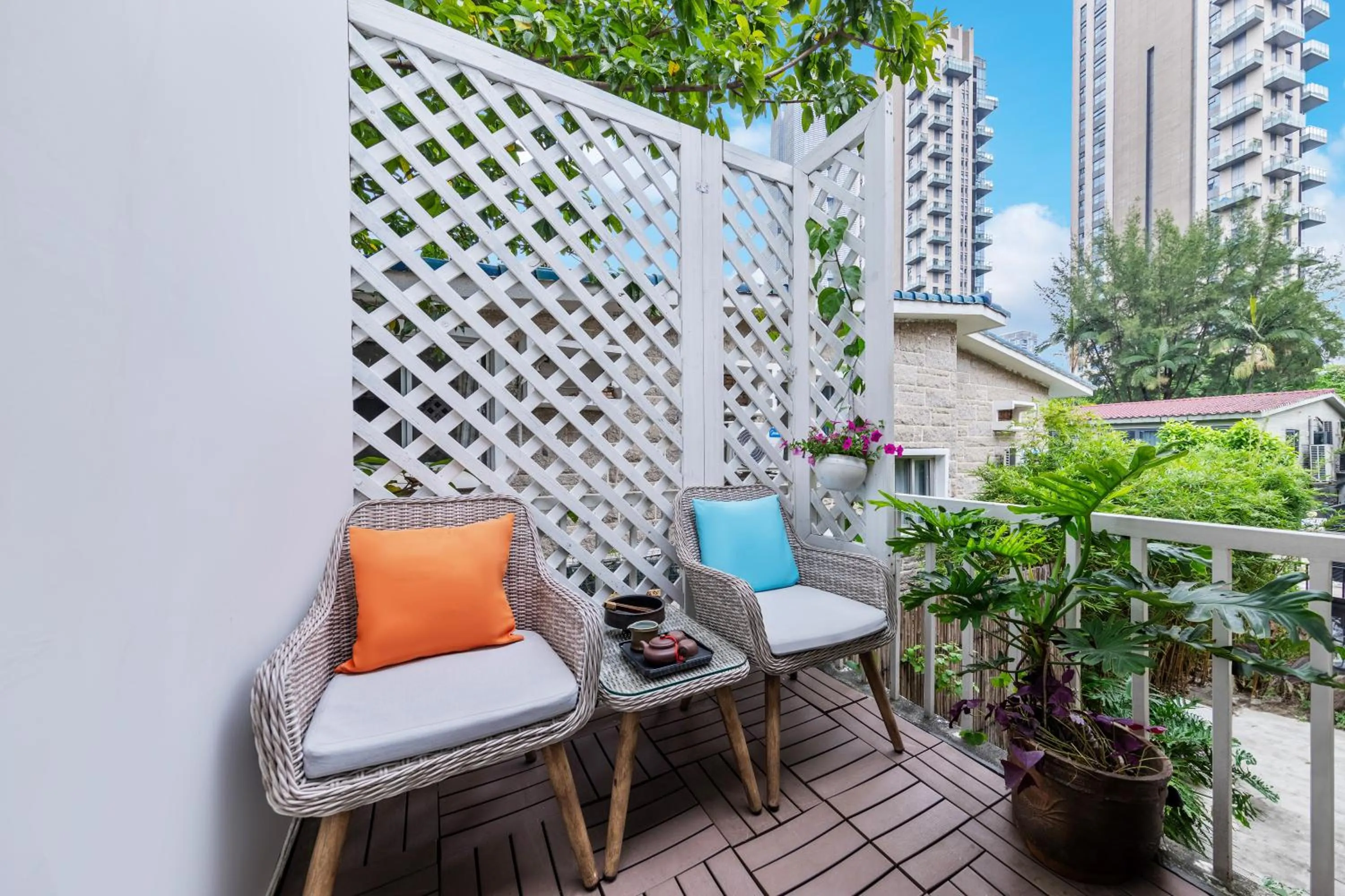 Balcony/Terrace in 6號花園別墅酒店 Shenzhen No'6 Garden Villa --French Window with garden view,Close to Sea World &Shekou Ferry Port &K11 Ecoast &Subway Nearby ,Offer Western food and coffee &English speaking with tour services
