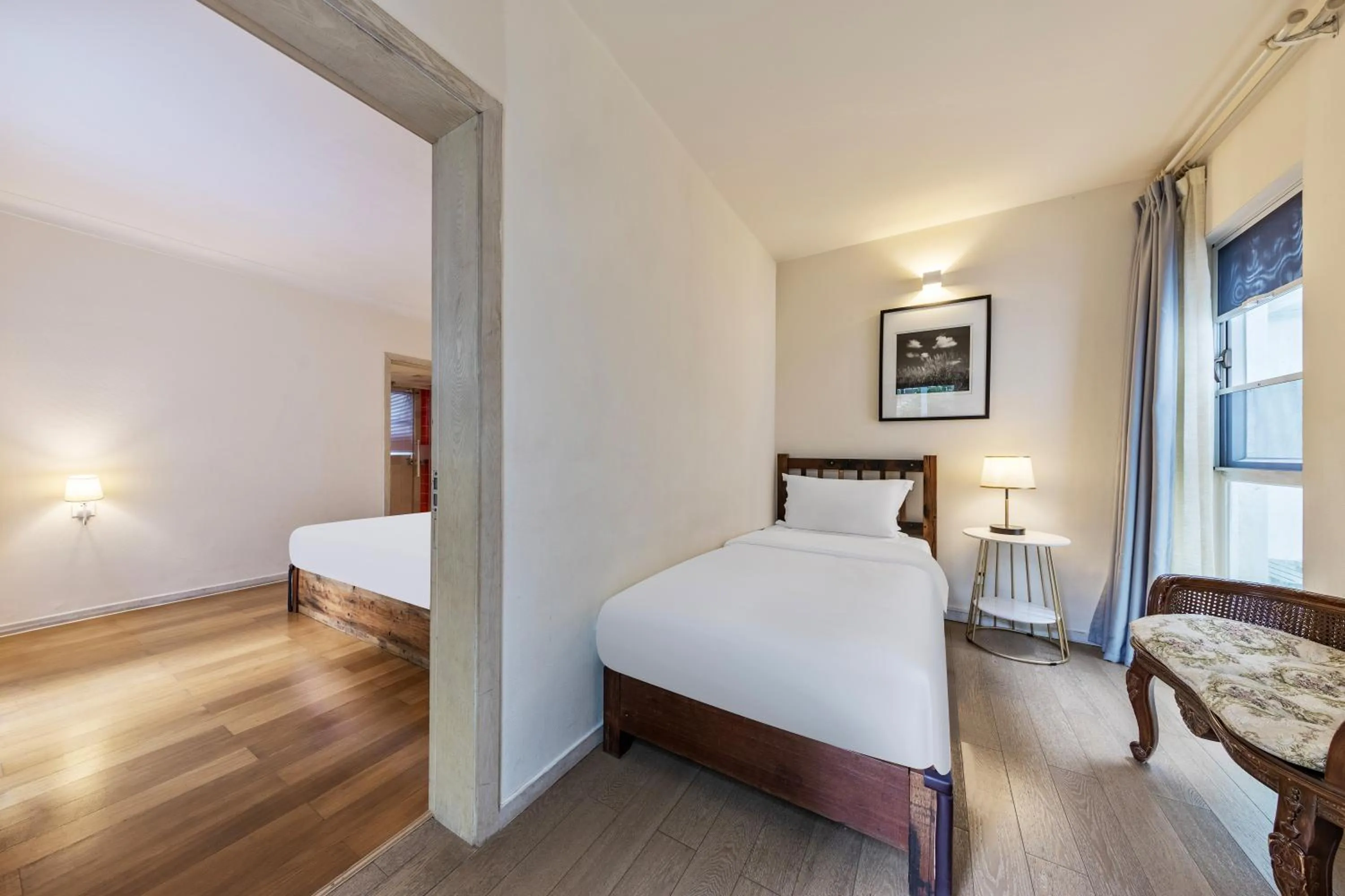 Photo of the whole room, Bed in 6號花園別墅酒店 Shenzhen No'6 Garden Villa --French Window with garden view,Close to Sea World &Shekou Ferry Port &K11 Ecoast &Subway Nearby ,Offer Western food and coffee &English speaking with tour services