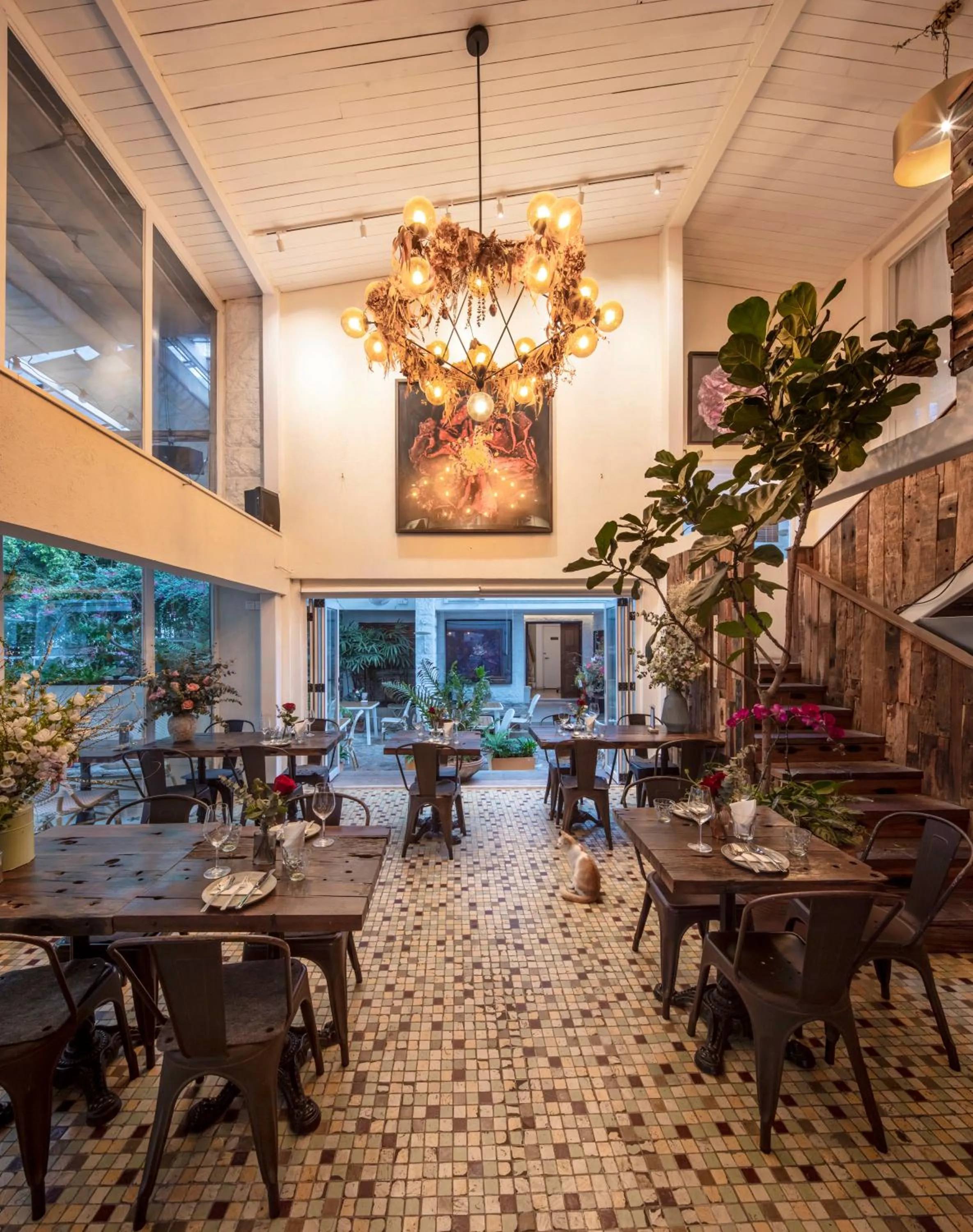 Restaurant/places to eat in 6號花園別墅酒店 Shenzhen No'6 Garden Villa --French Window with garden view,Close to Sea World &Shekou Ferry Port &K11 Ecoast &Subway Nearby ,Offer Western food and coffee &English speaking with tour services