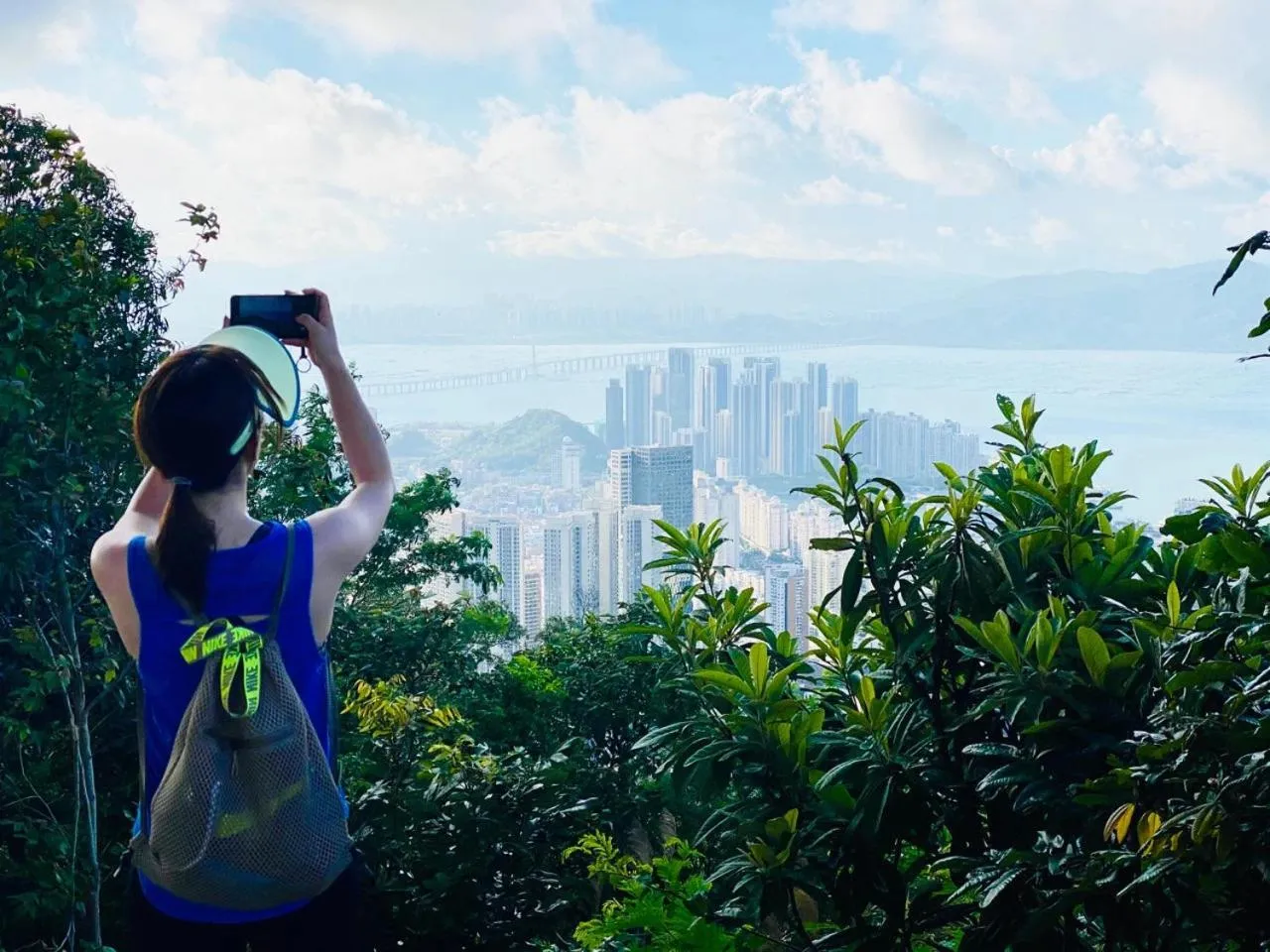 Hiking in 6號花園別墅酒店 Shenzhen No'6 Garden Villa --French Window with garden view,Close to Sea World &Shekou Ferry Port &K11 Ecoast &Subway Nearby ,Offer Western food and coffee &English speaking with tour services