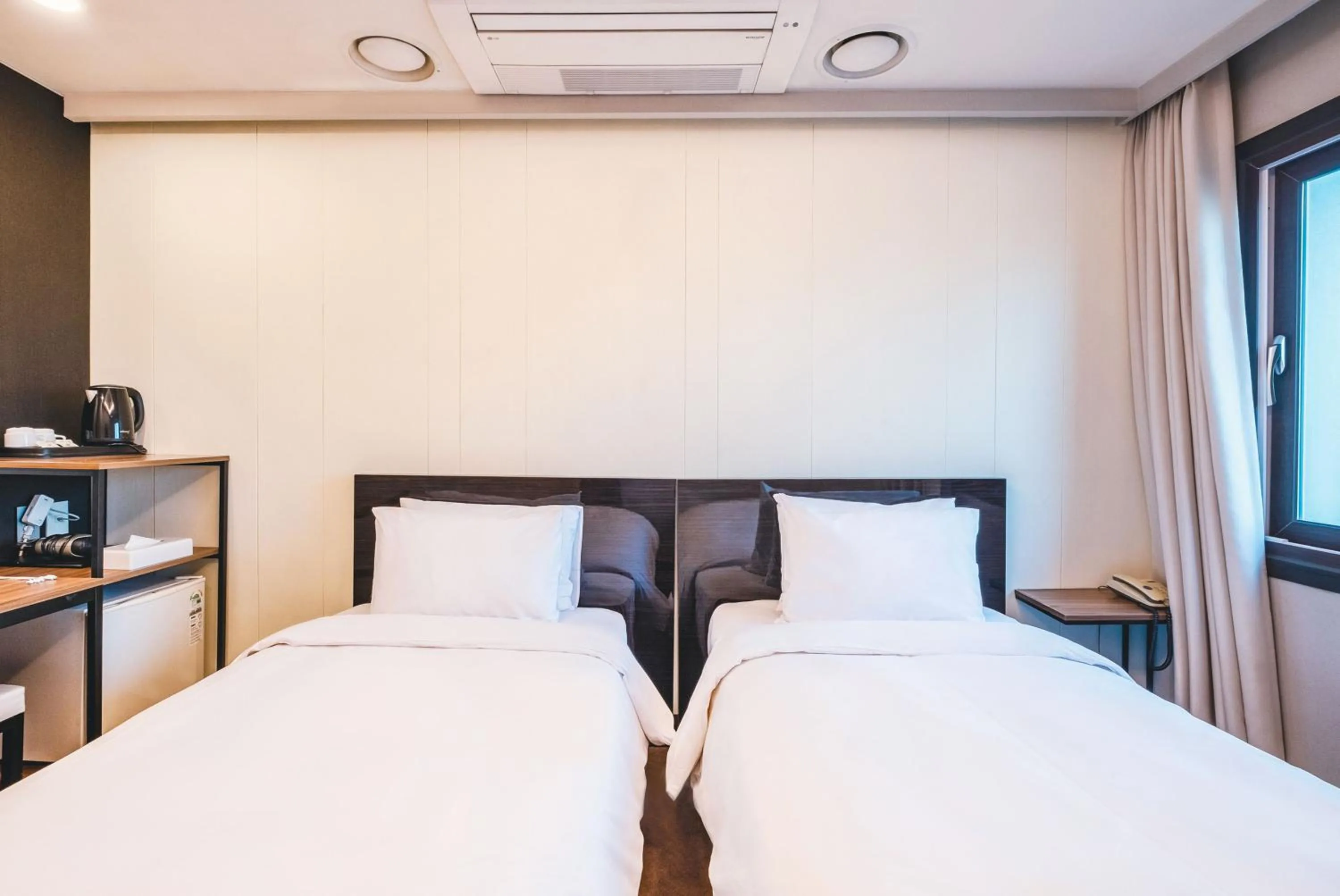 Bed in The Riverside Hotel