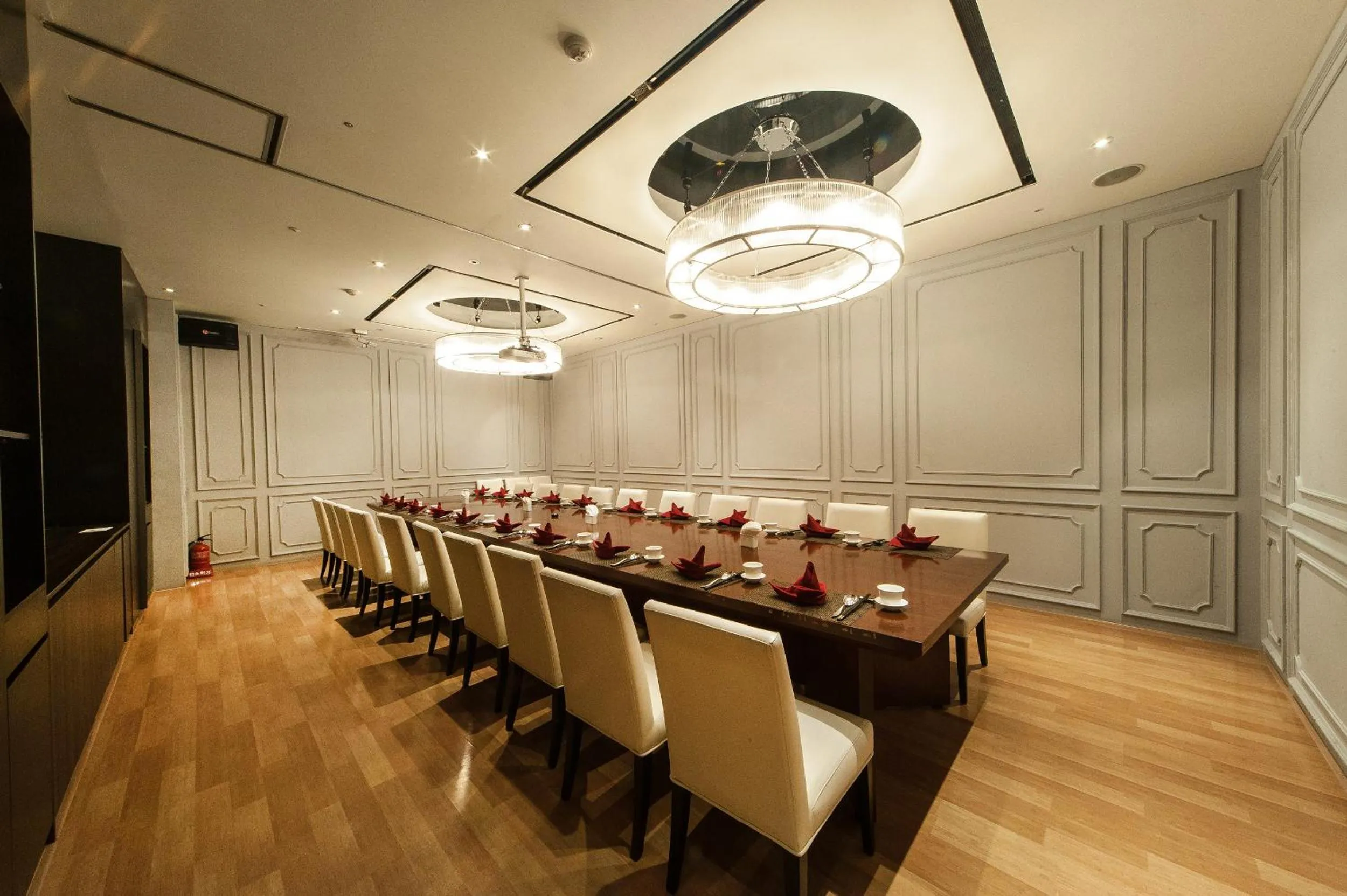 Restaurant/places to eat in The Riverside Hotel