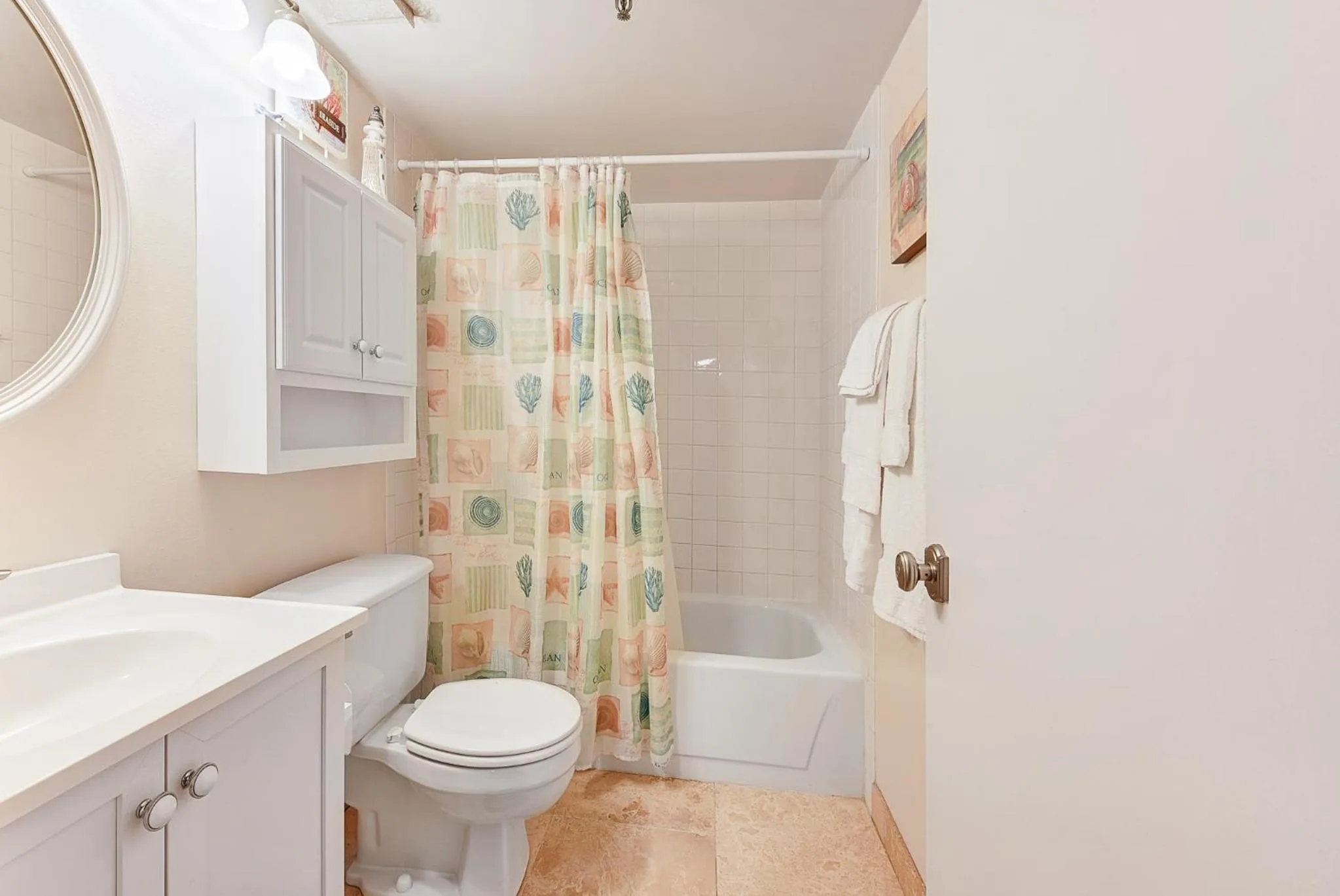 Bathroom in Jacksonville Beachdrifter 406