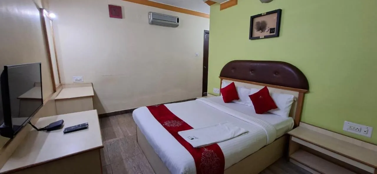 Guests, Bed in Kingston Palace