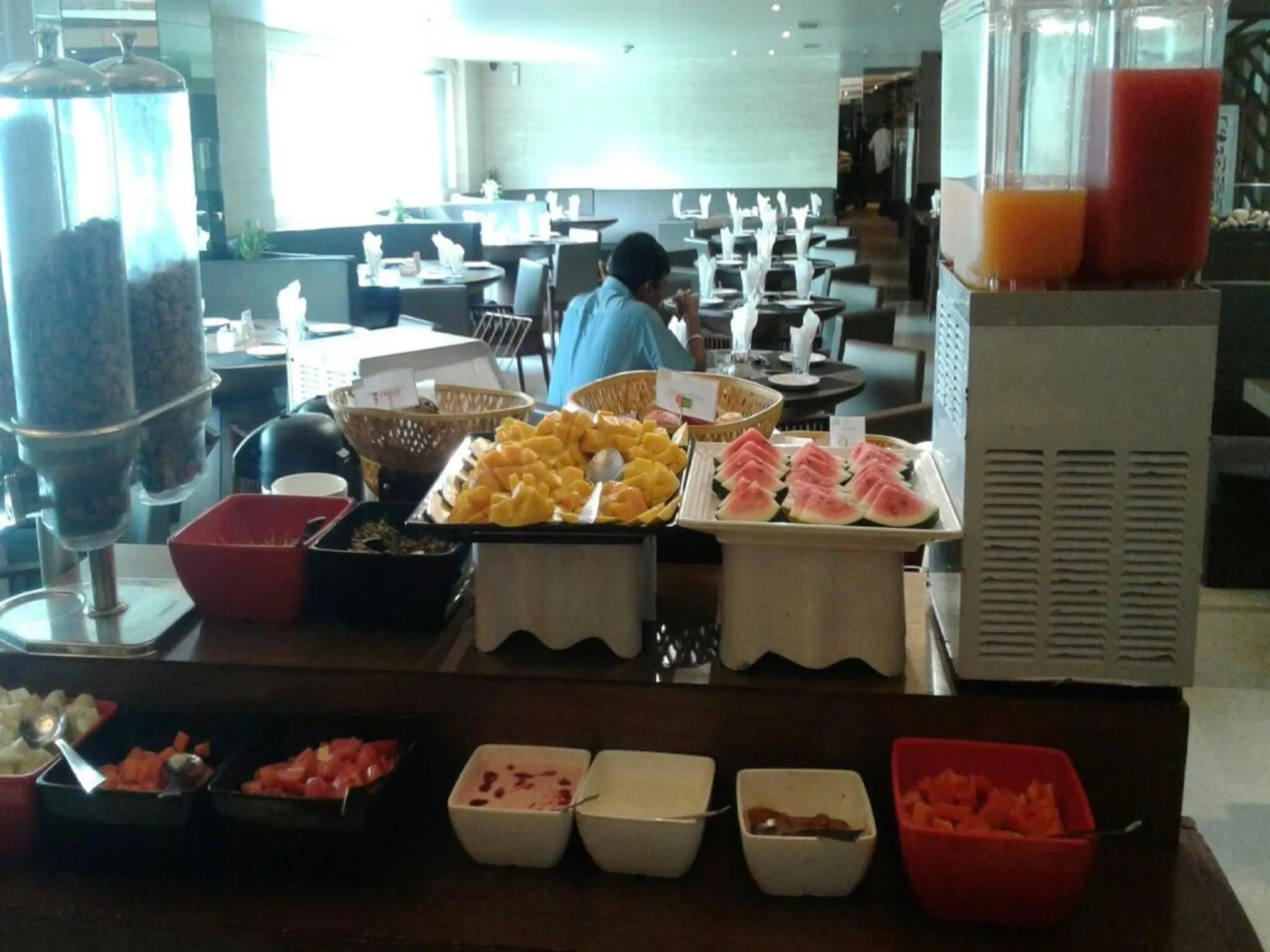 Buffet breakfast in Monotel