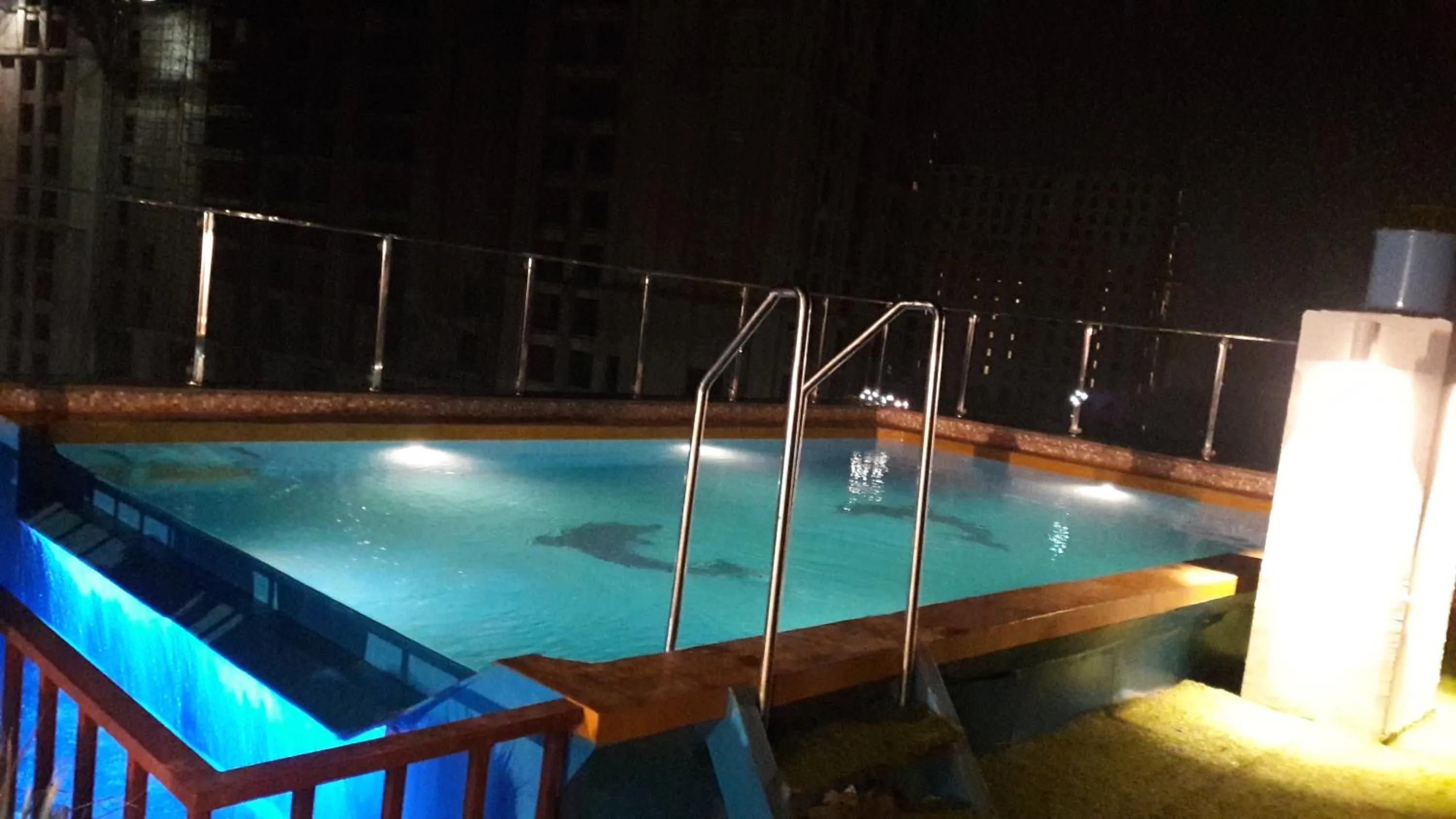 Swimming pool in Monotel