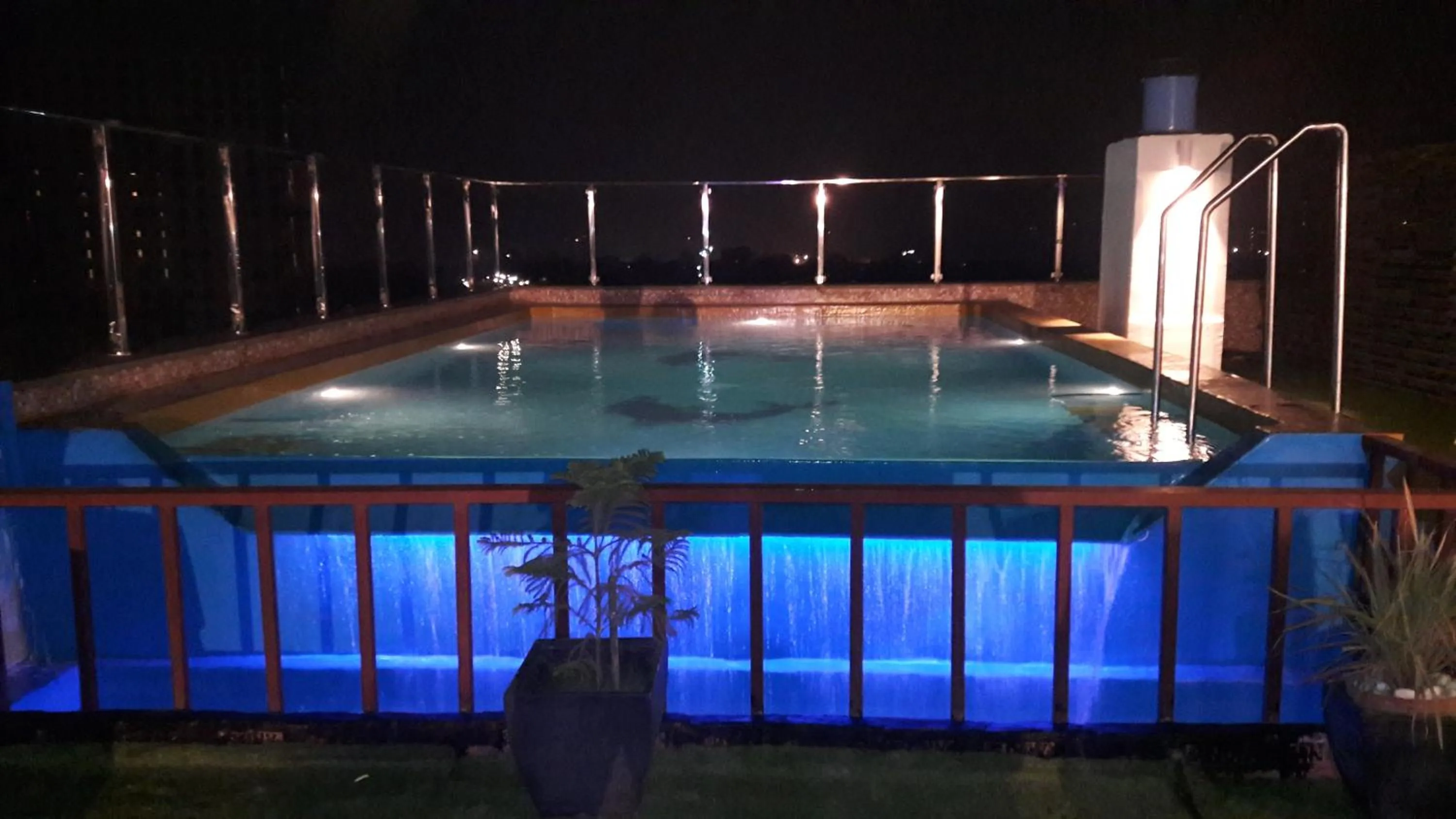 Swimming pool in Monotel
