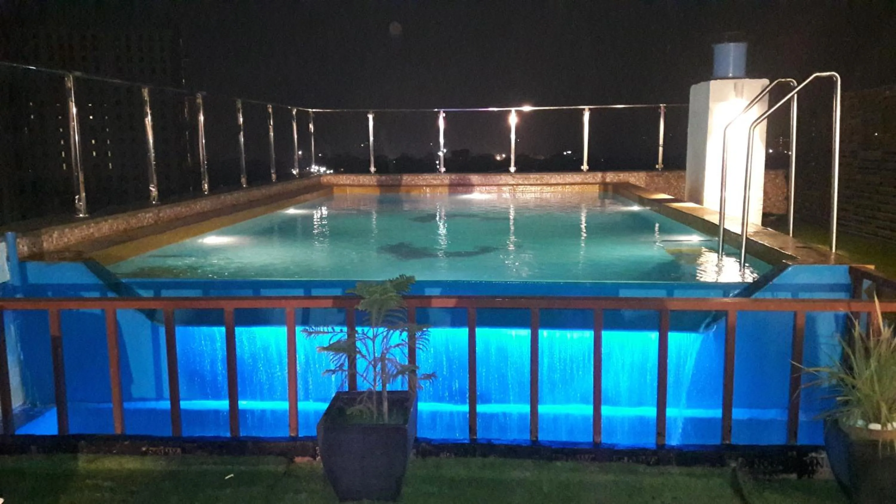 Swimming pool in Monotel