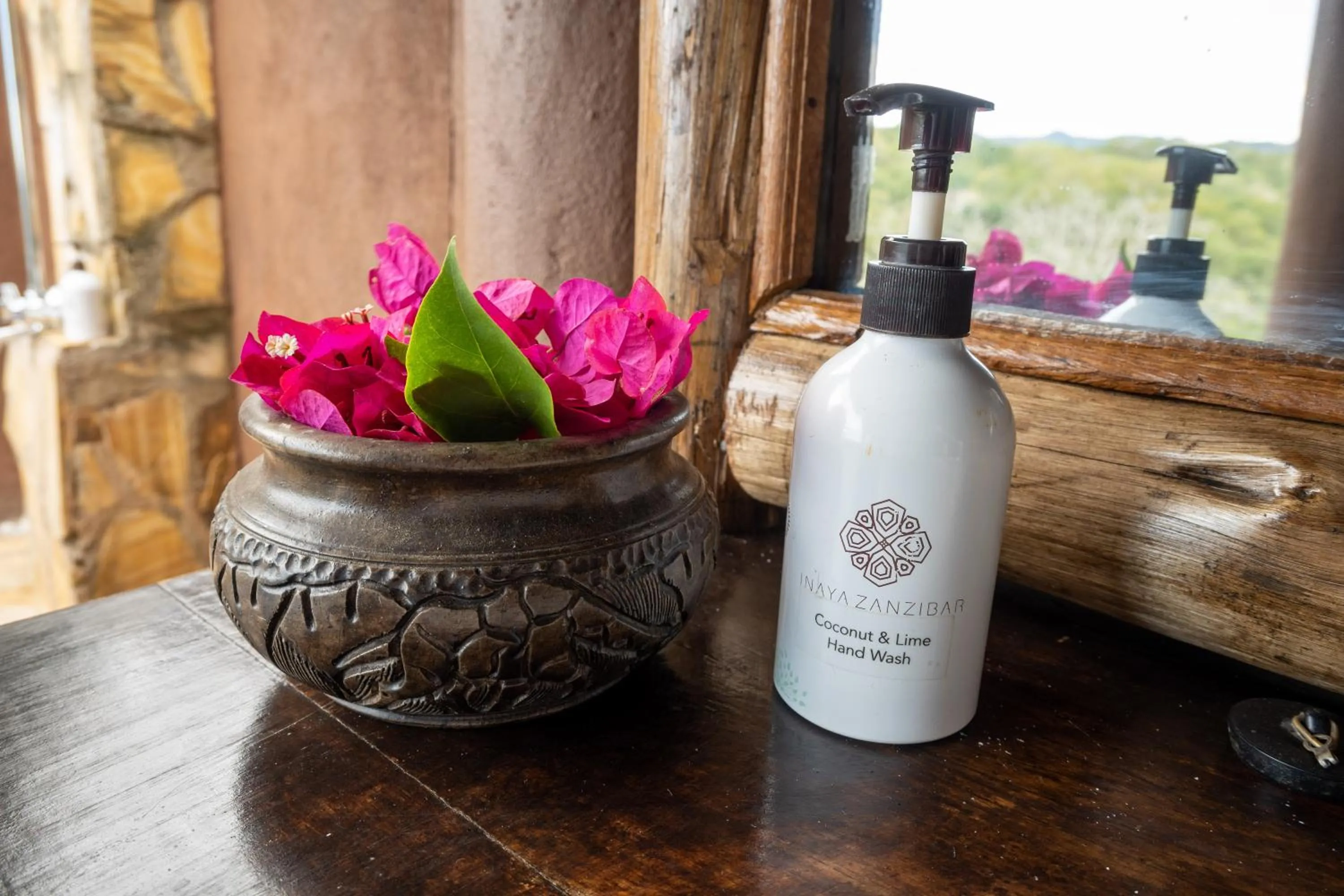 Bathroom in Sable Mountain Lodge, A Tent with a View Safaris