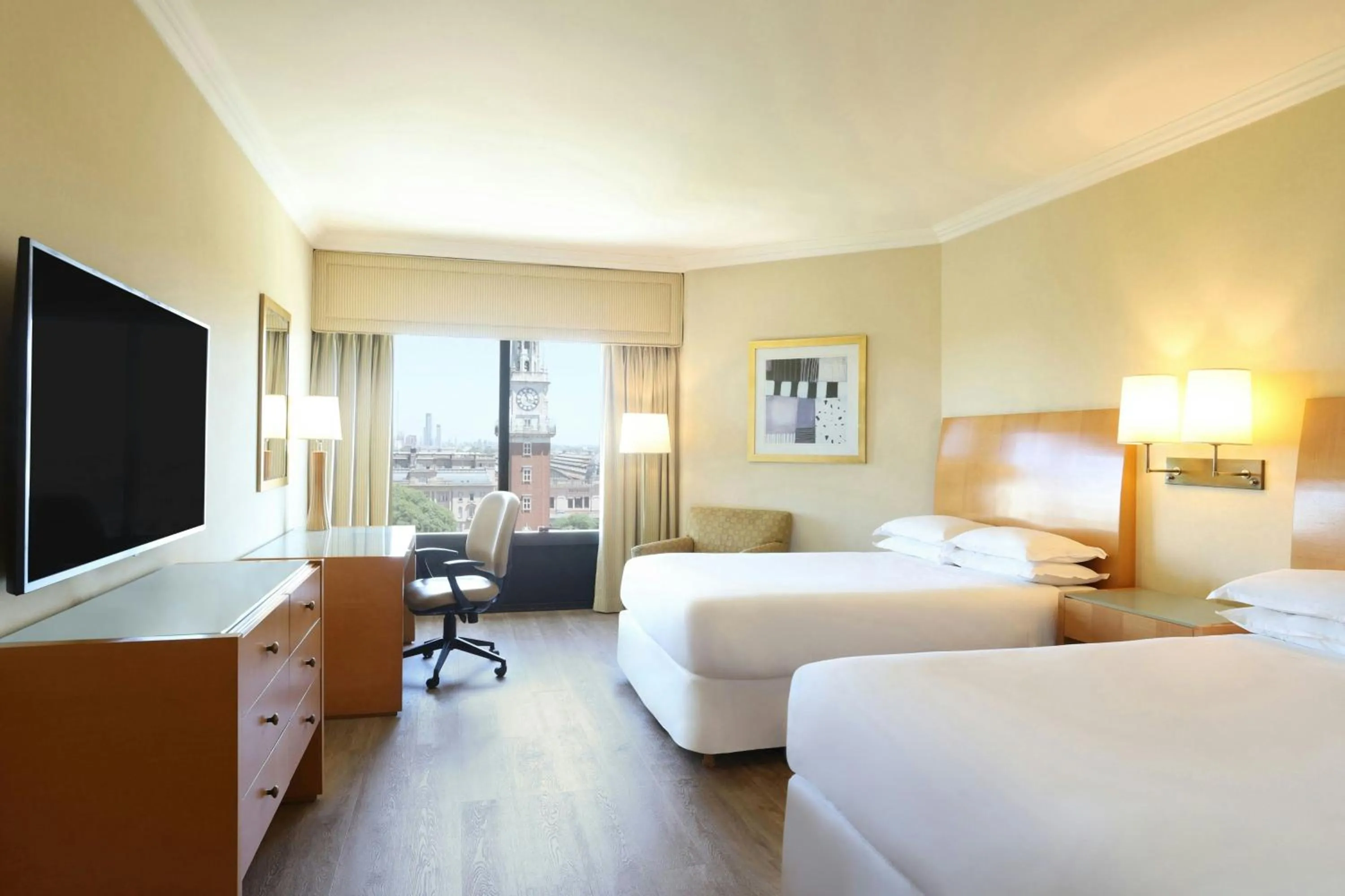 Photo of the whole room, Bed in Sheraton Buenos Aires Hotel & Convention Center
