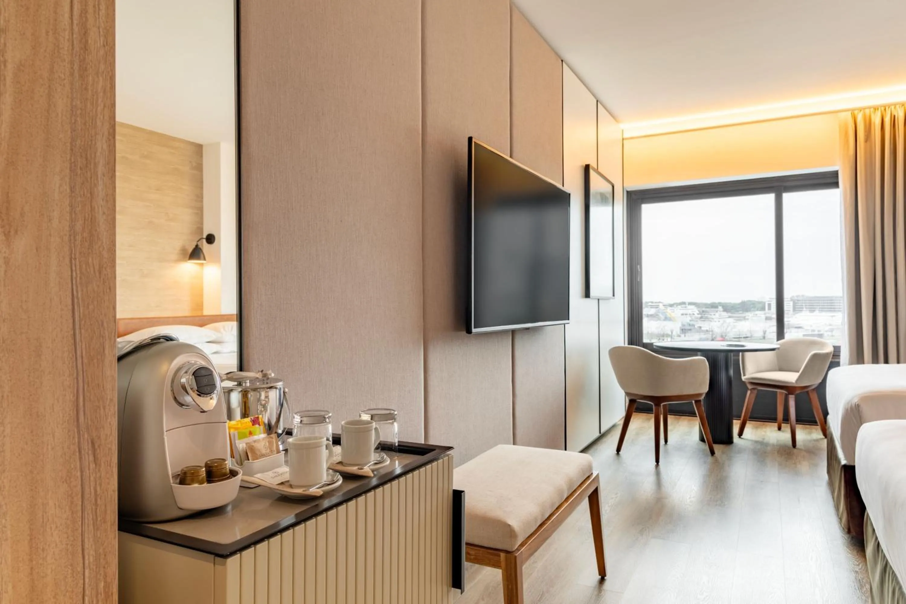 Photo of the whole room, Bed in Sheraton Buenos Aires Hotel & Convention Center