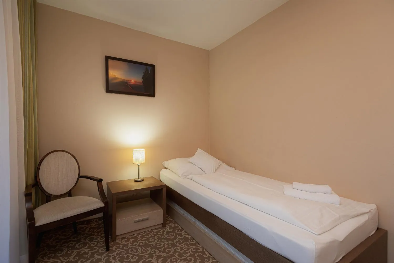 Photo of the whole room, Bed in Hotel Green