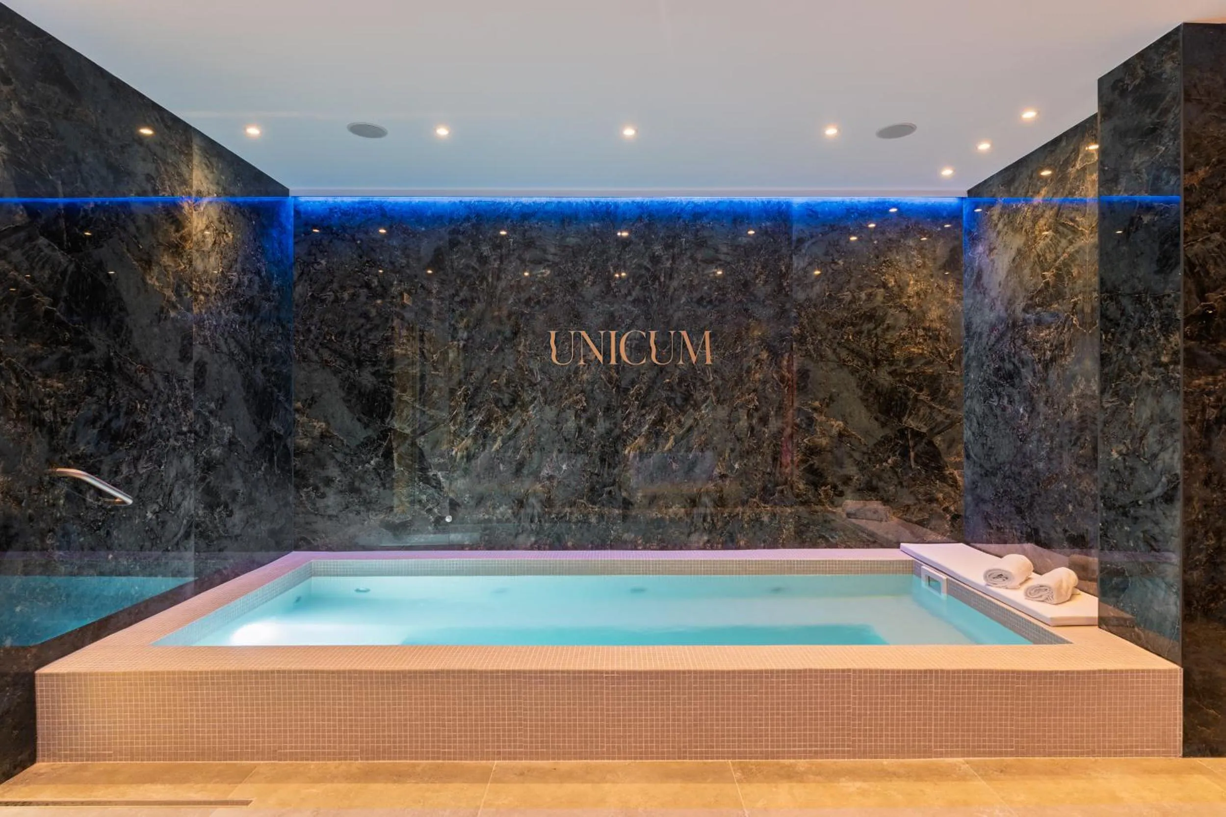 Massage in La Villetta Suite