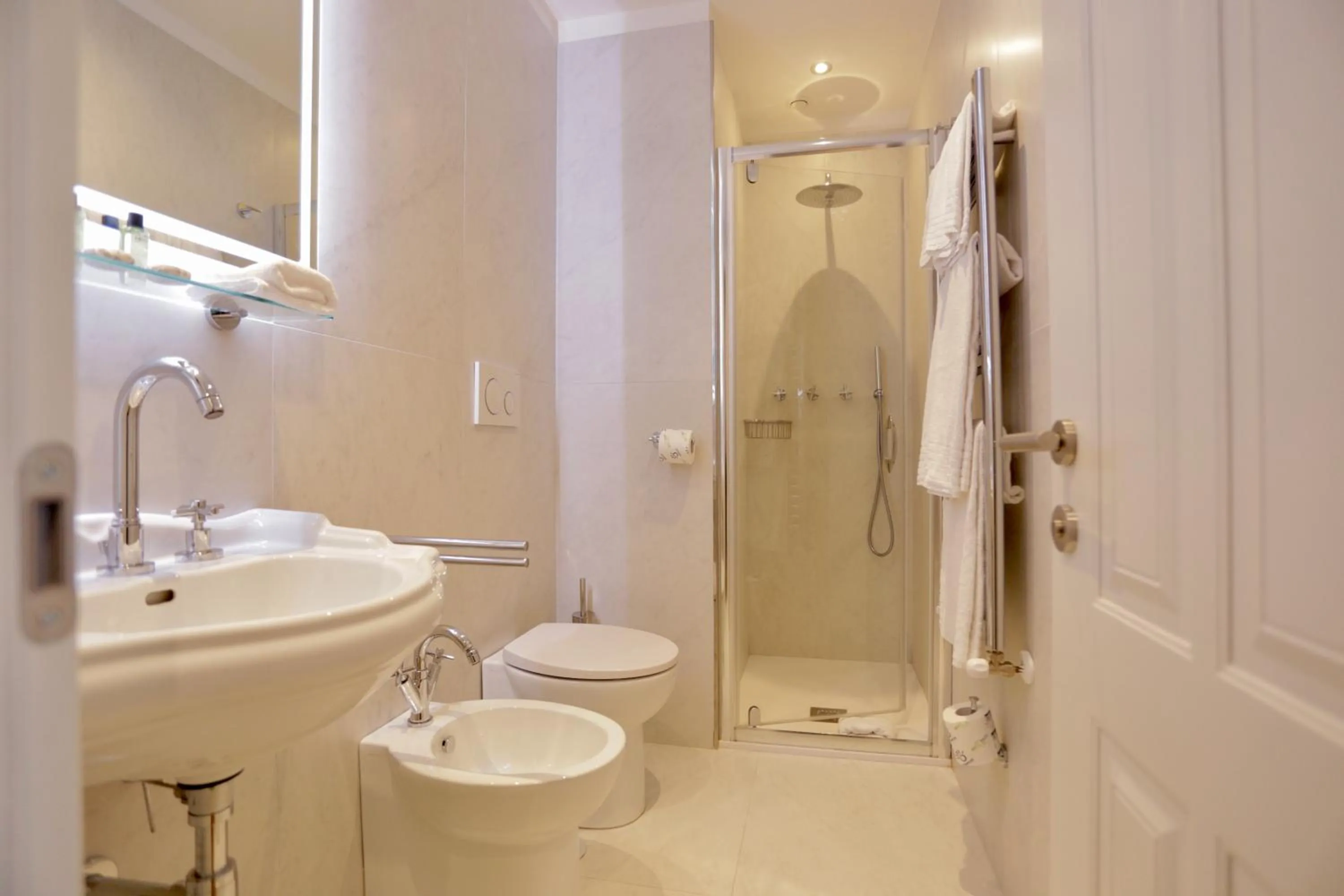 Bathroom in La Villetta Suite