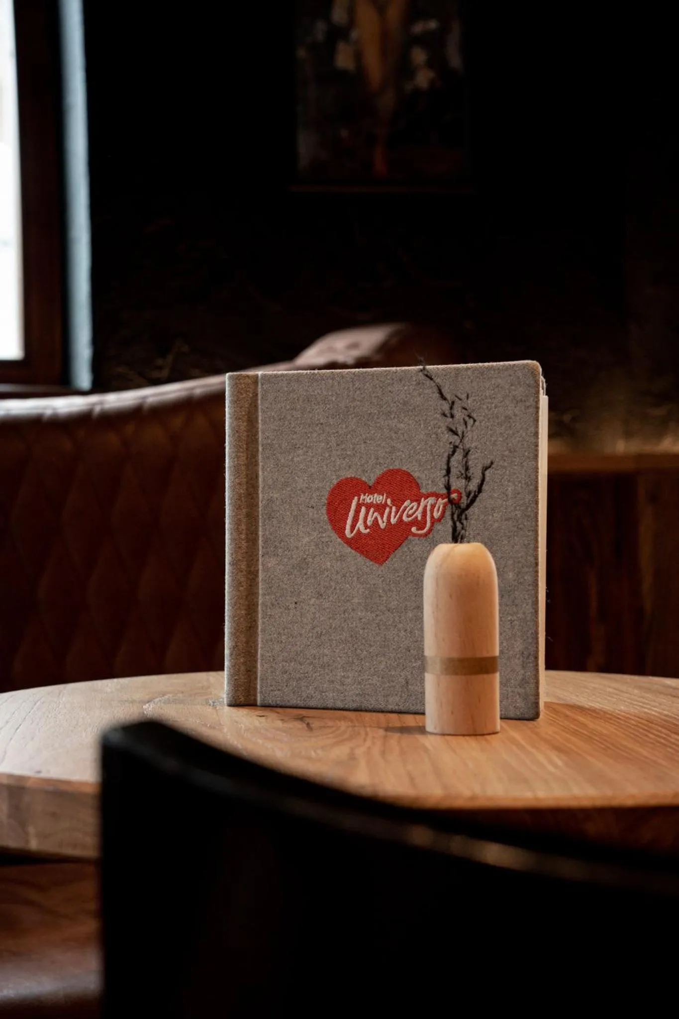 Logo/Certificate/Sign in Hotel Universo