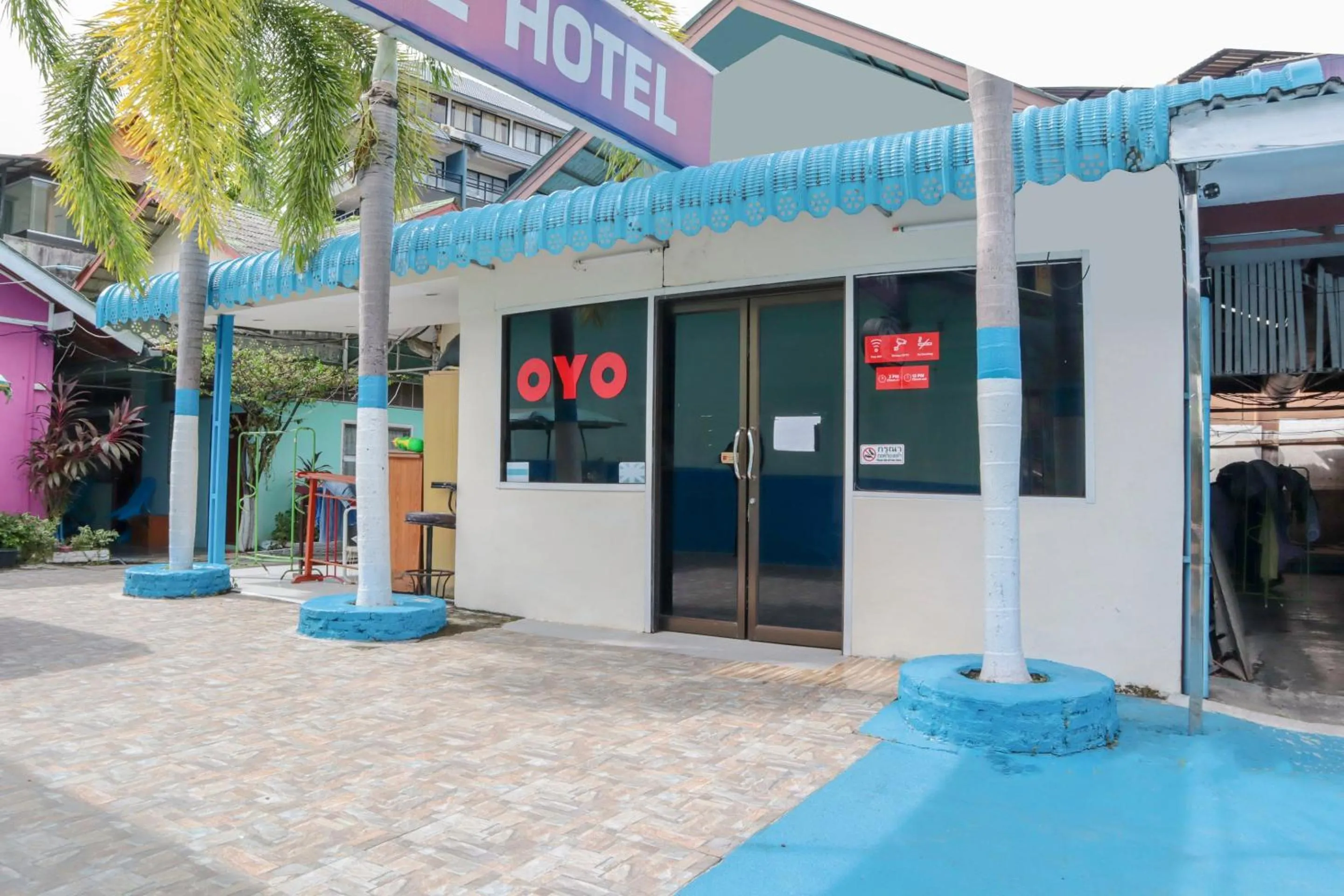 Facade/entrance in OYO 681 Paradise Hotel