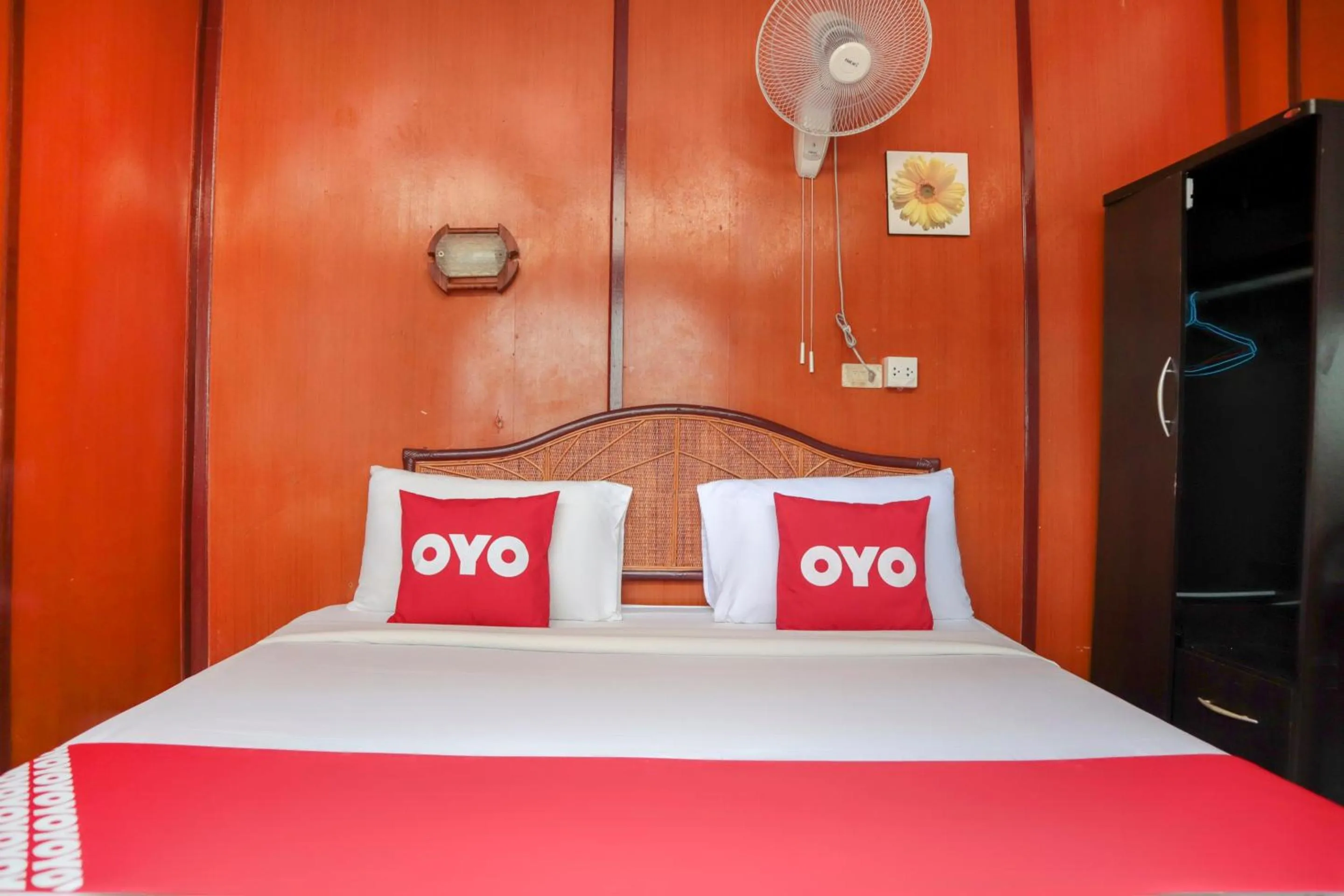 Bedroom in OYO 681 Paradise Hotel