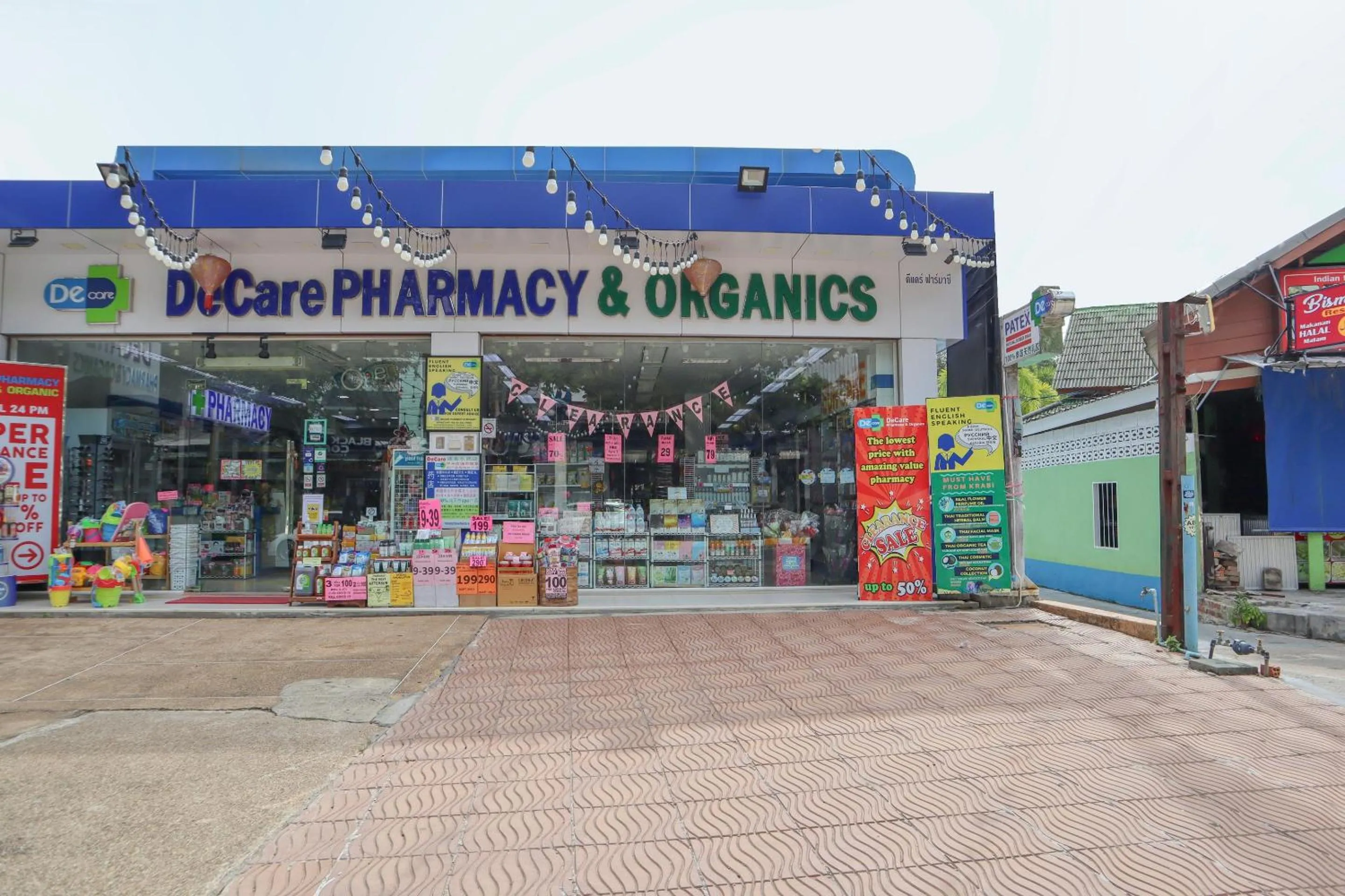 Facade/entrance in OYO 681 Paradise Hotel