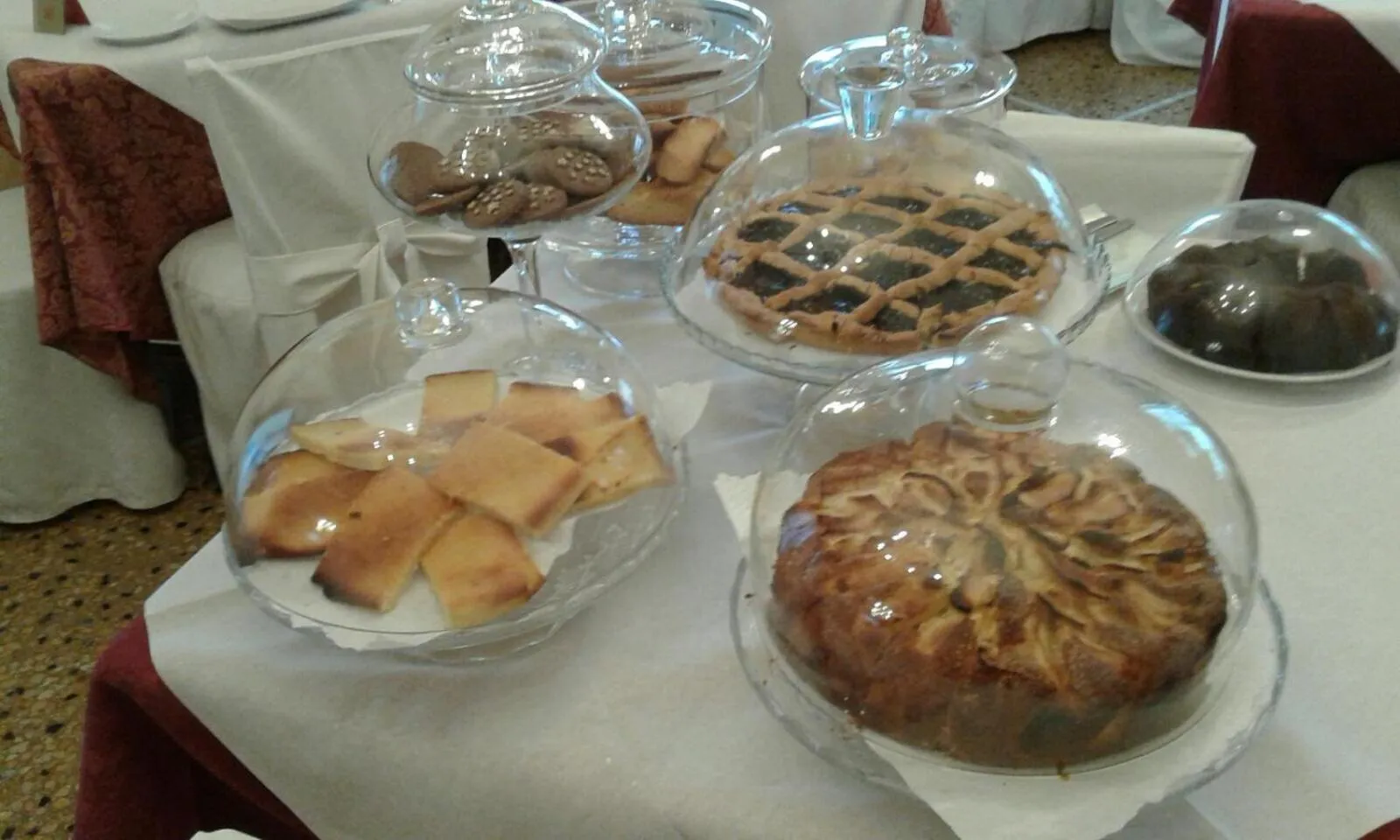 Breakfast in Hotel Gabbiano