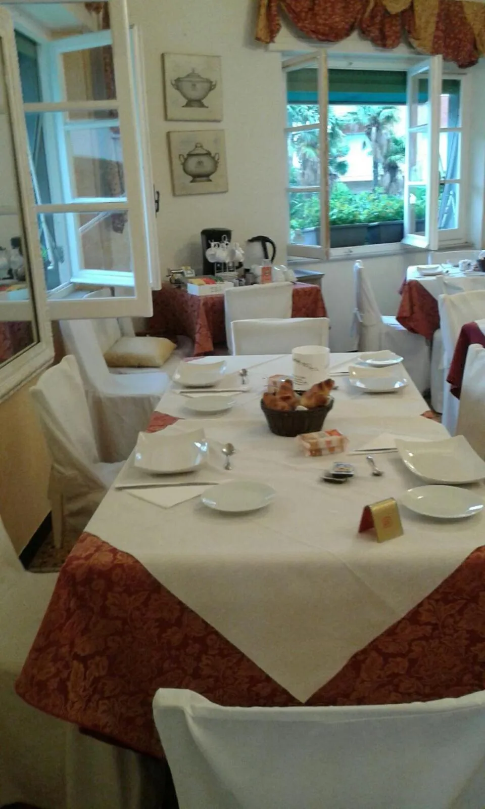 Breakfast in Hotel Gabbiano