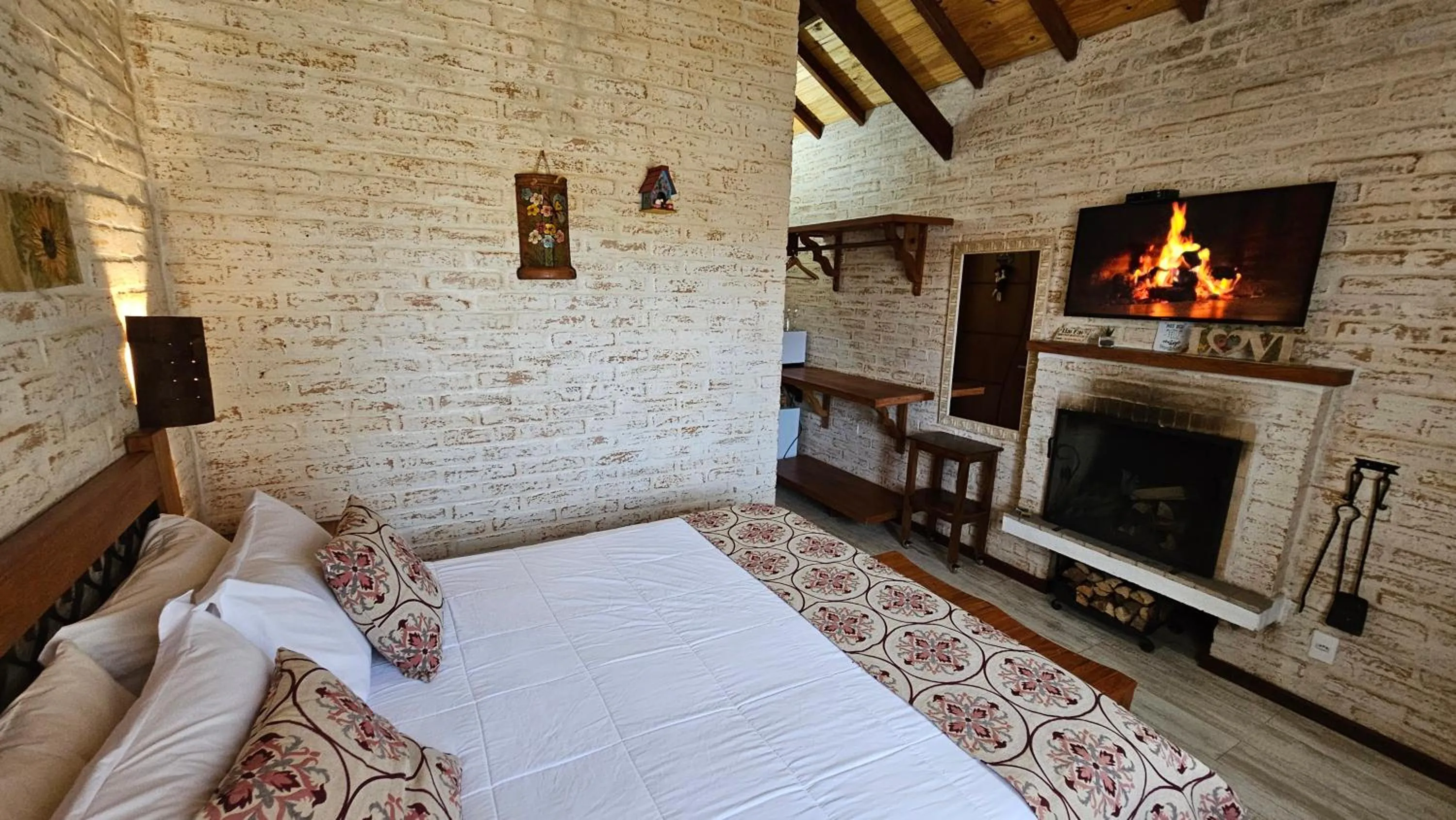 TV and multimedia, Bed in Chalé Gosto da Roça