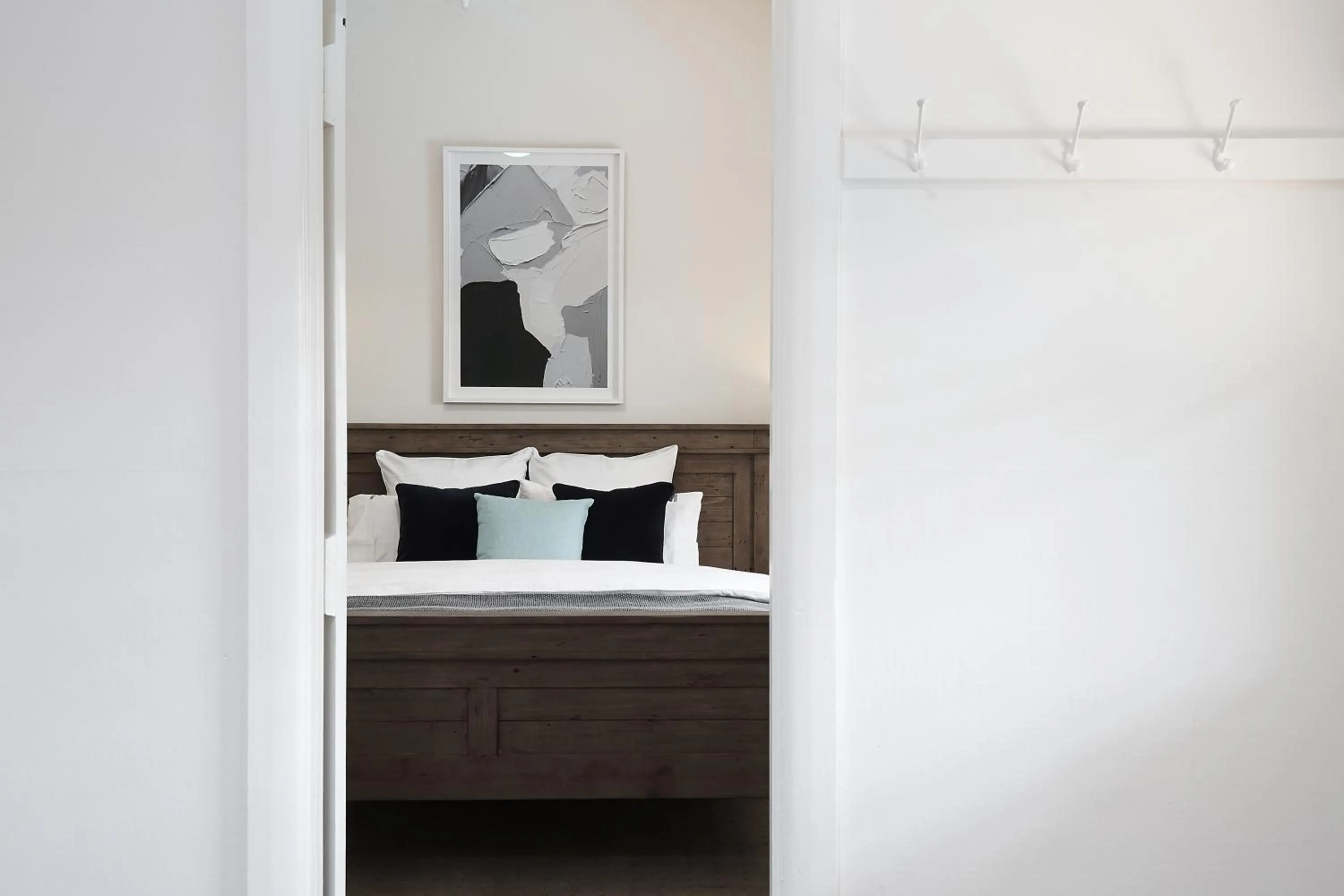 Bedroom, Bed in Tomfoolery Winemaker's Cottage Barossa Valley