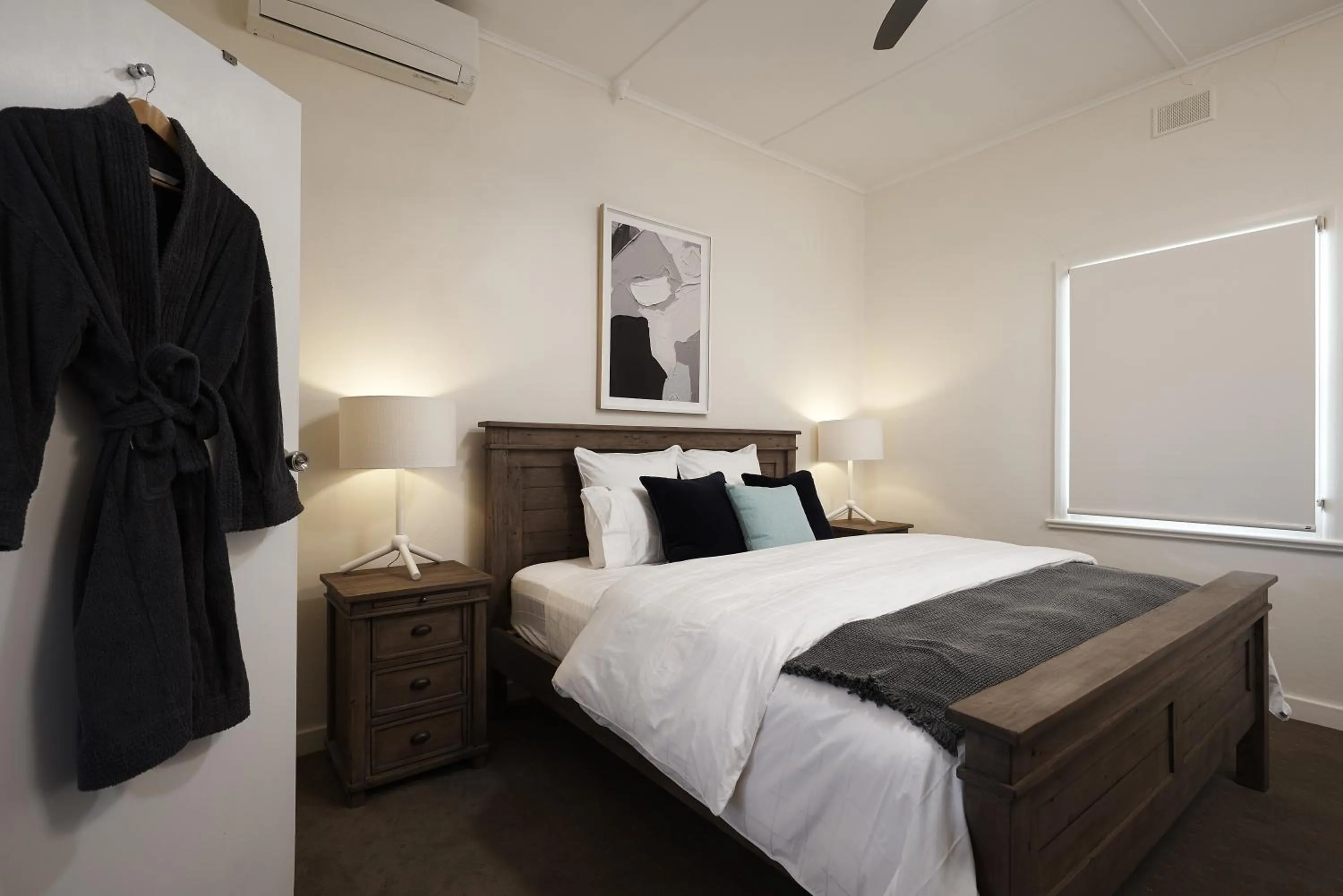 Bedroom, Bed in Tomfoolery Winemaker's Cottage Barossa Valley