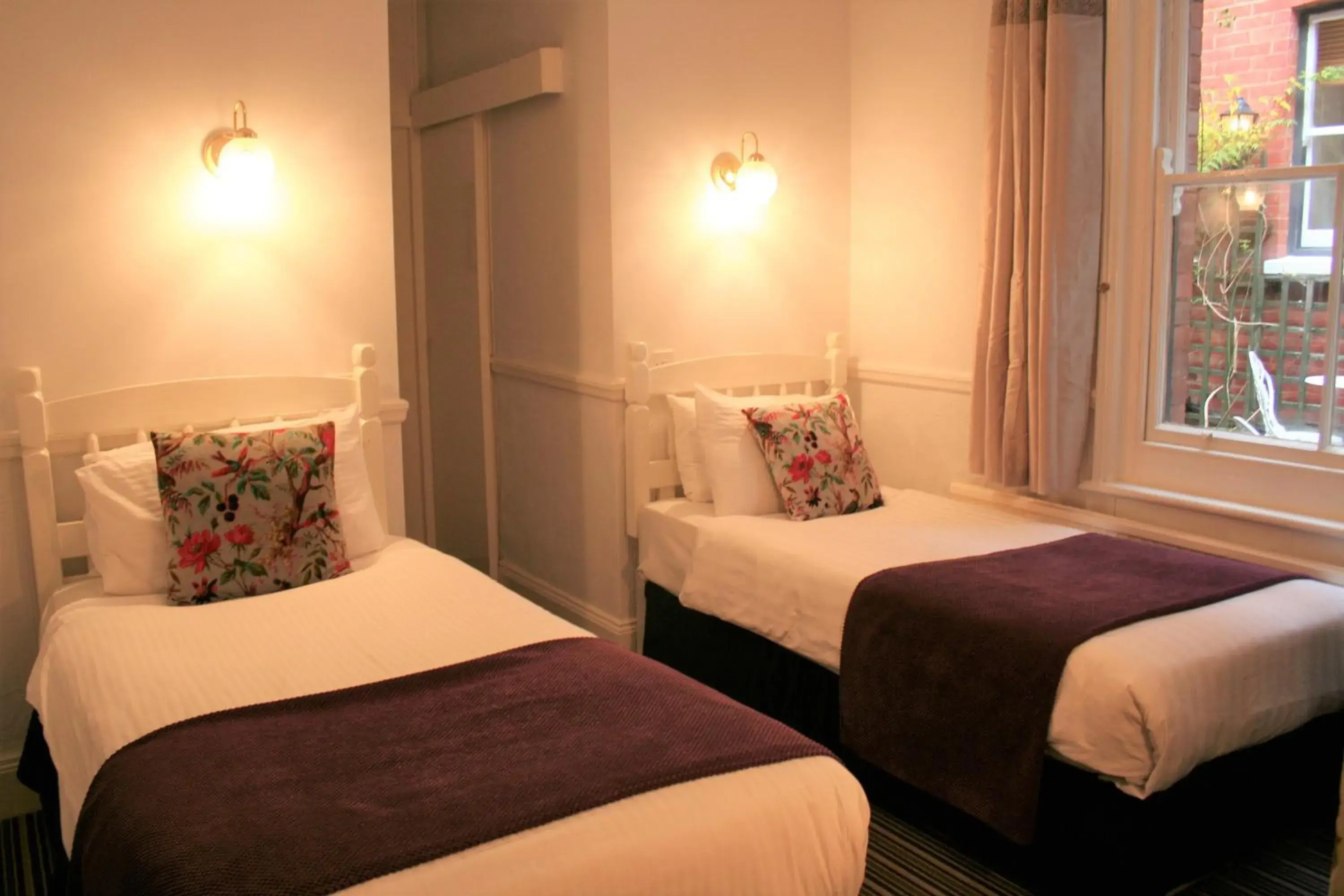 Twin Room in The Telstar Twin Room in The Telstar