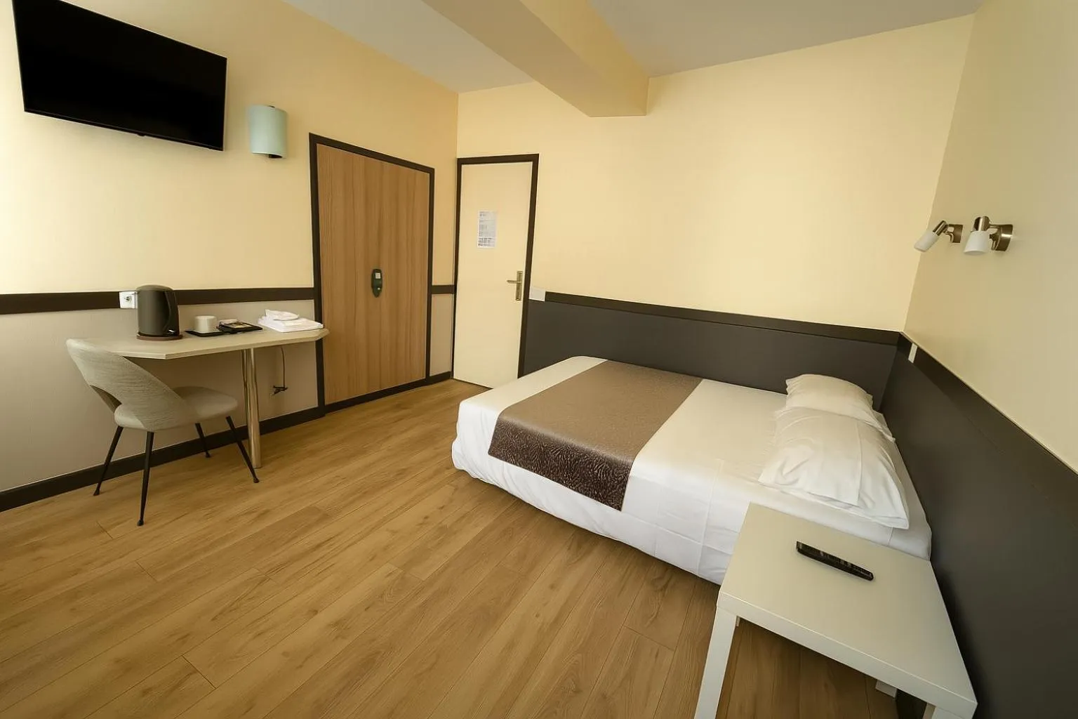 Bed in Hotel des Bains à 10 min de Paris