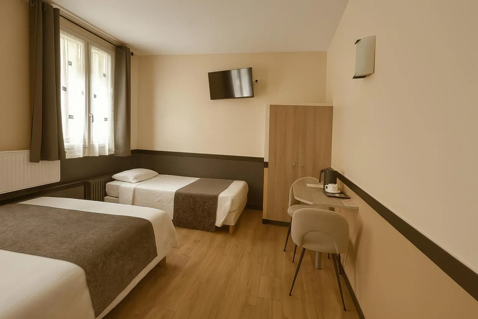 TV and multimedia, Bed in Hotel des Bains à 10 min de Paris