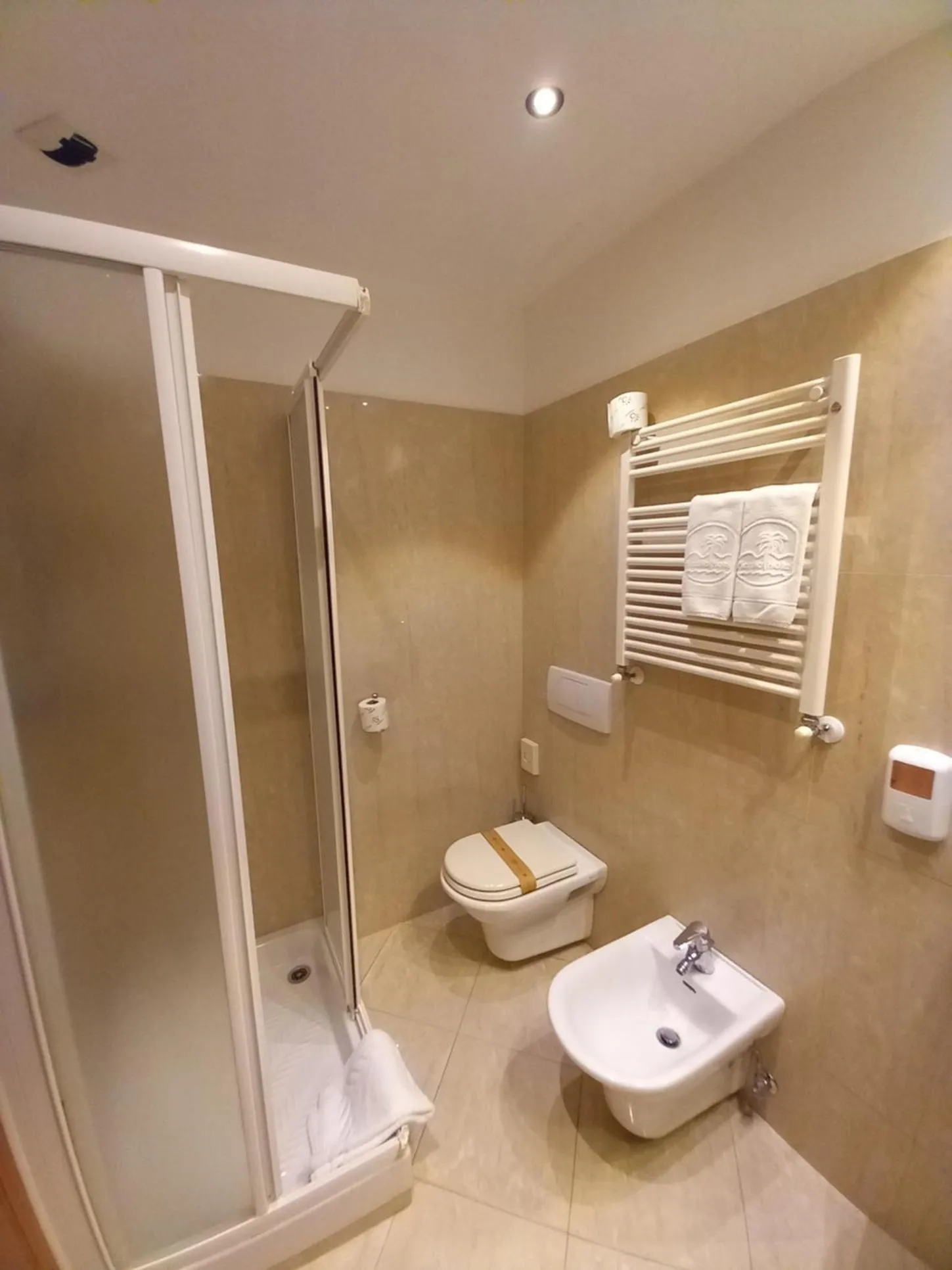 Shower in Piccolo Hotel