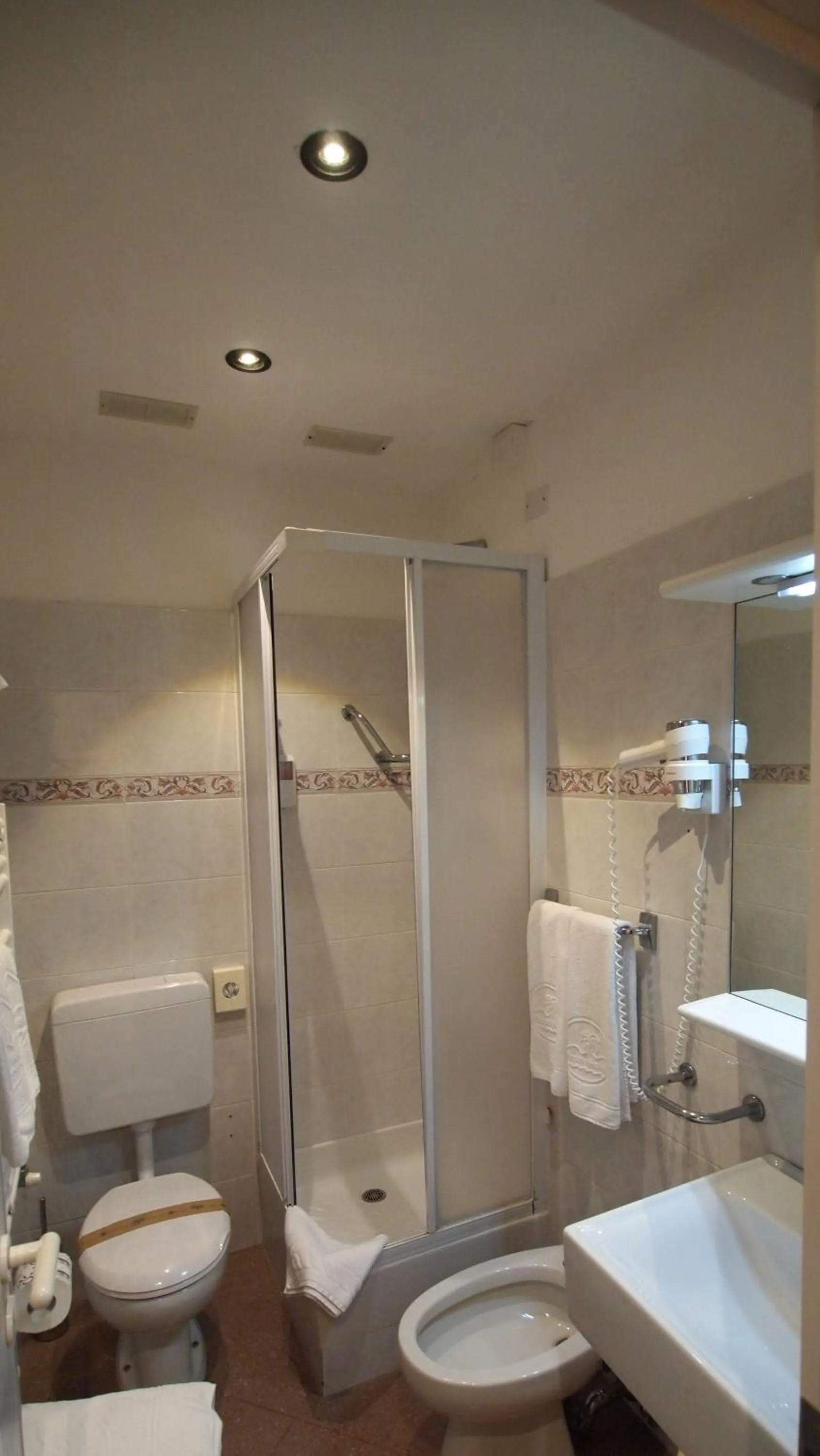 Bathroom in Piccolo Hotel