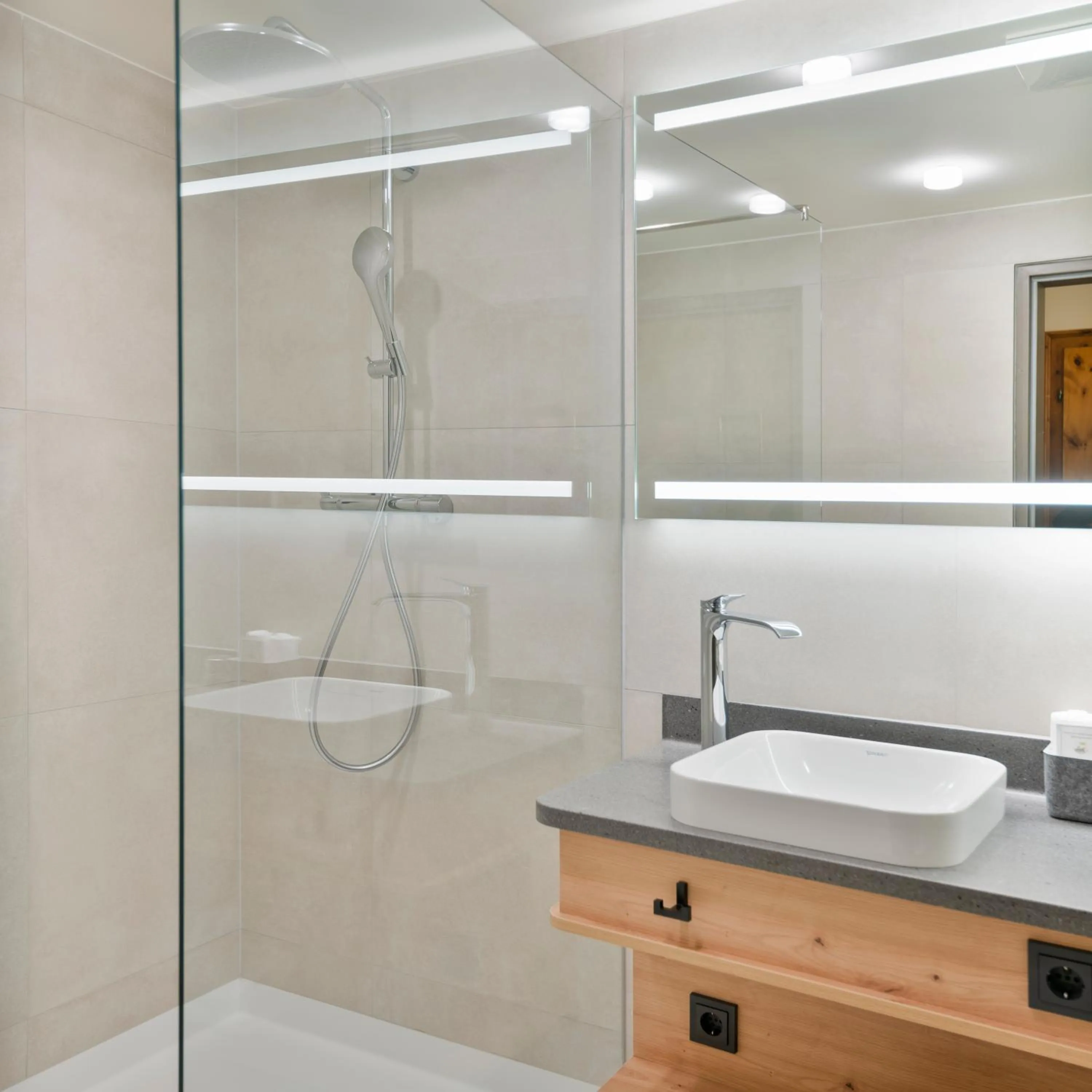 Deluxe Double Room with Shower in Waldhof Fuschlsee Resort